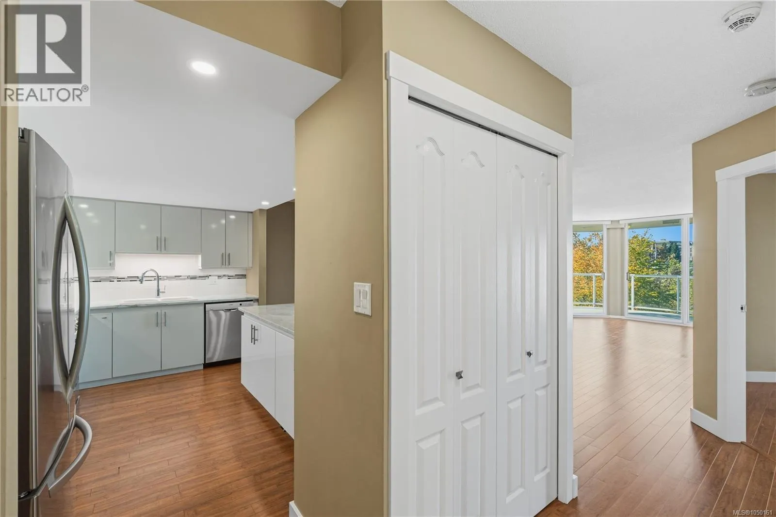 402 158 Promenade Dr