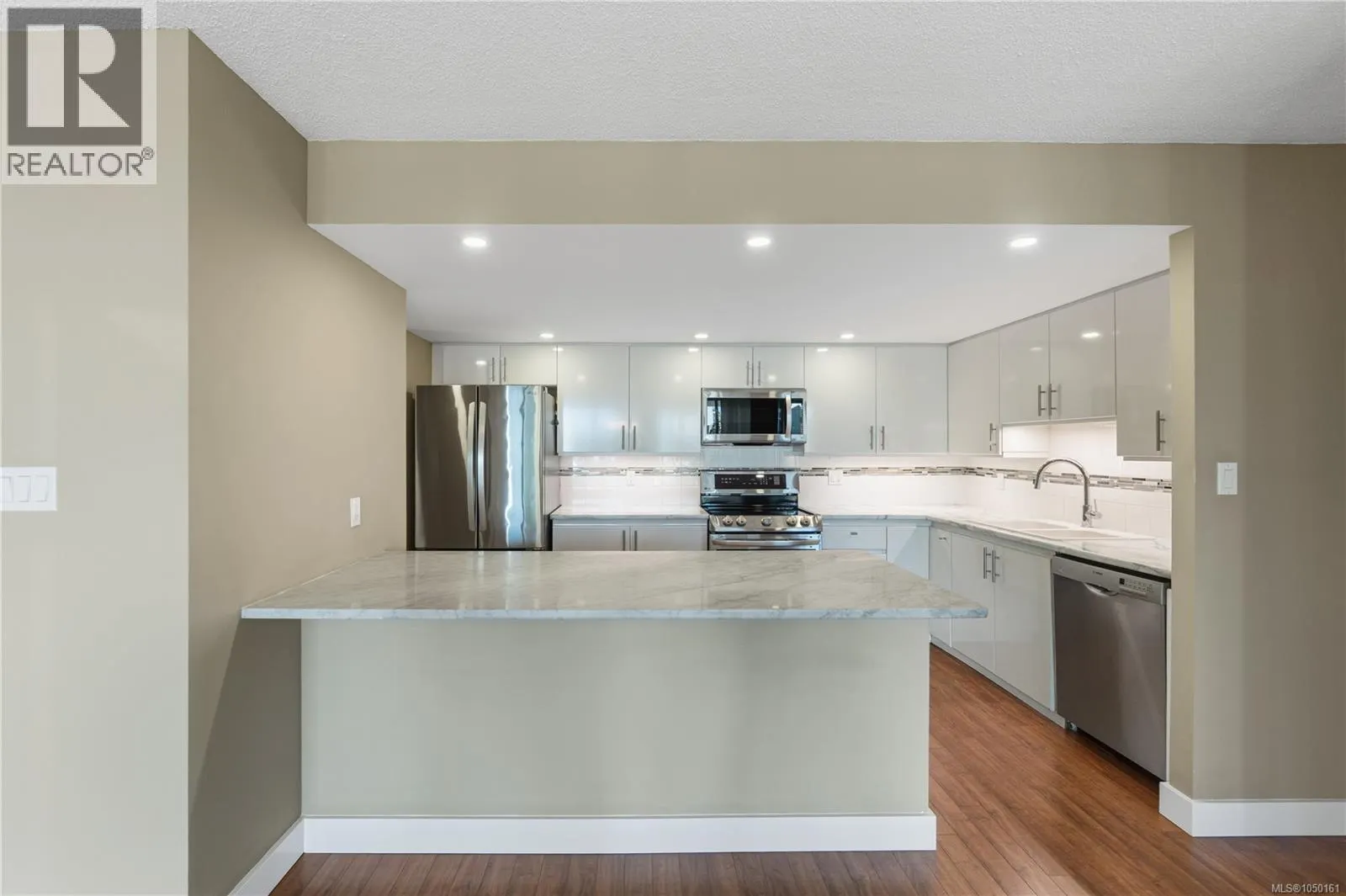 402 158 Promenade Dr