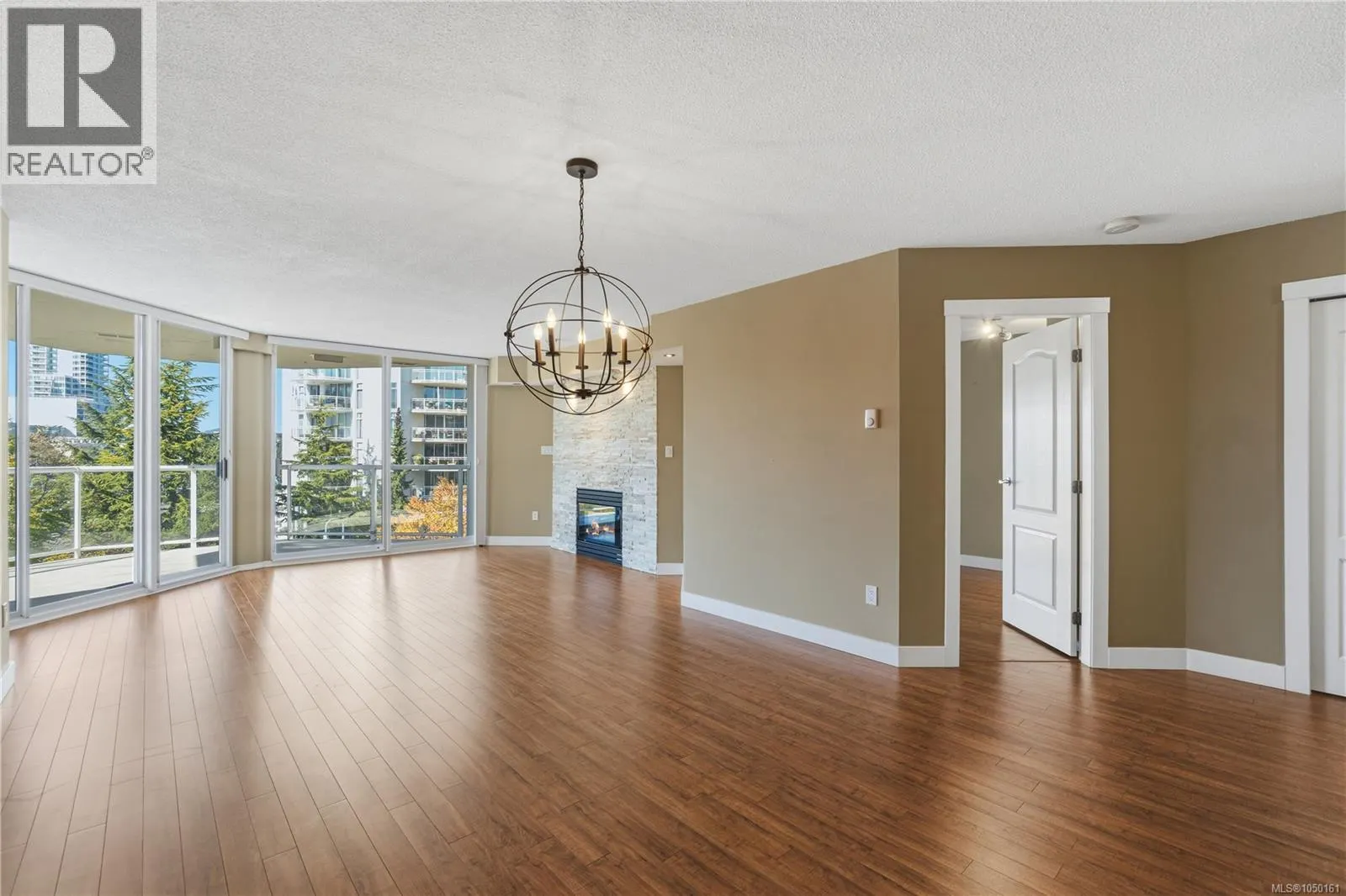 402 158 Promenade Dr