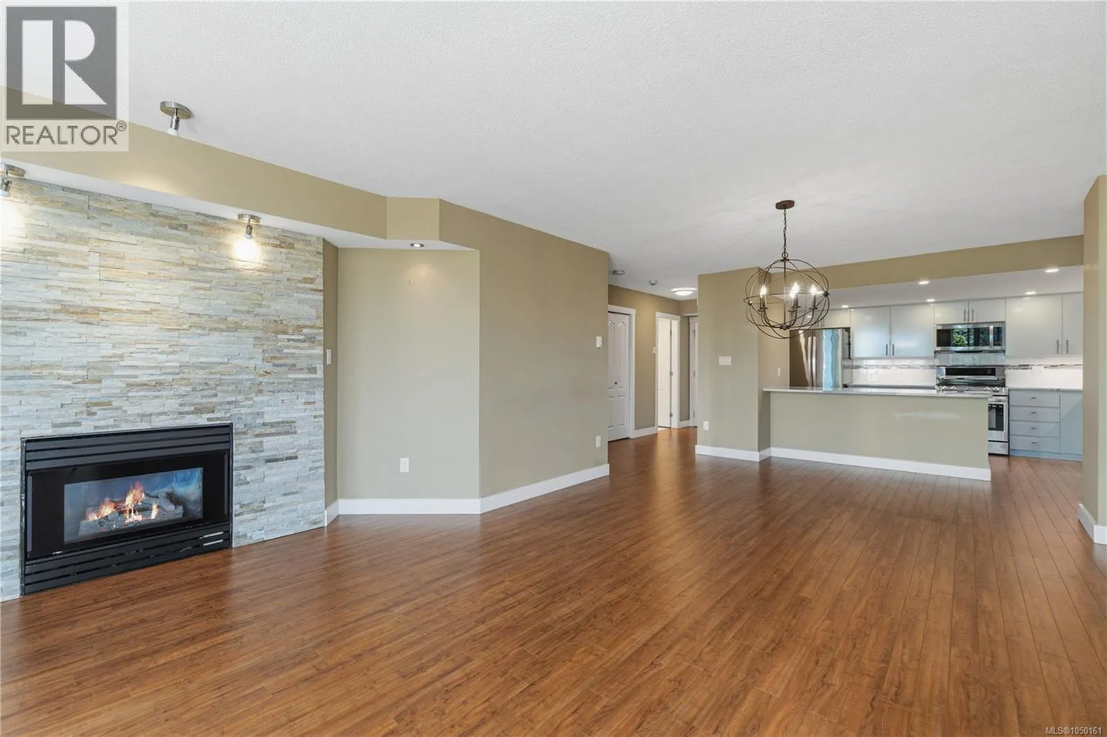 402 158 Promenade Dr