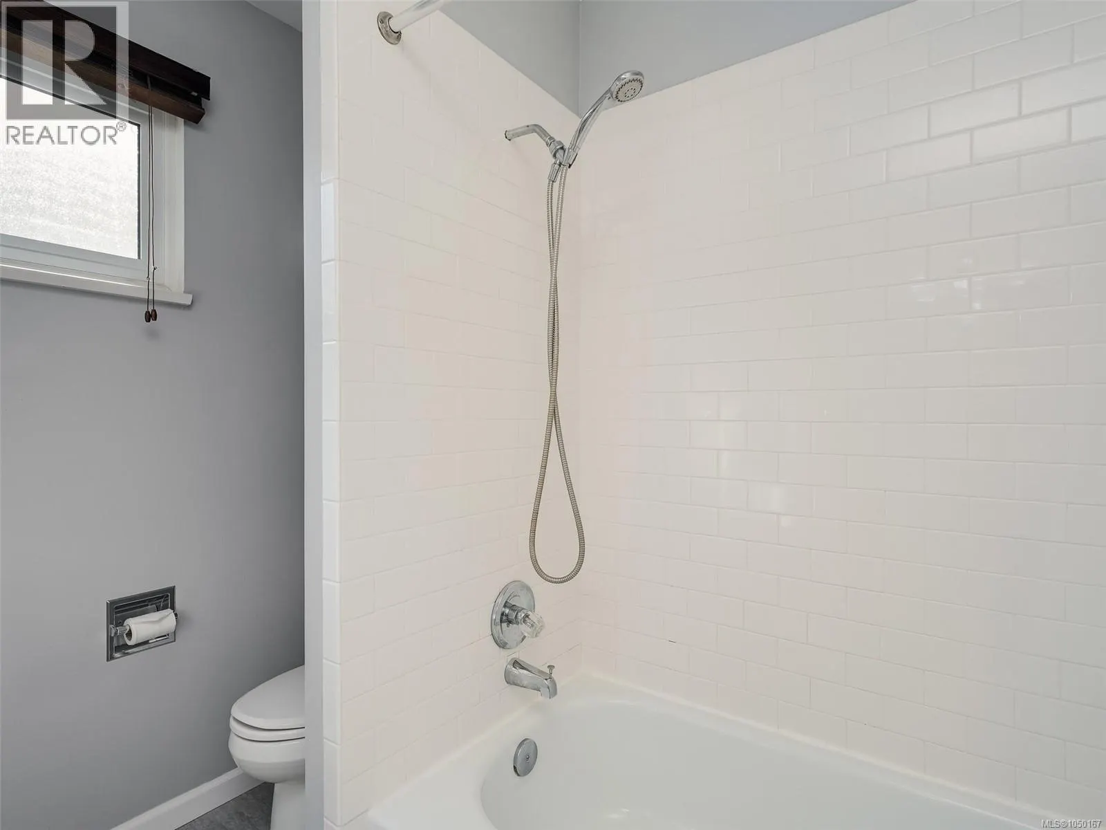 4290 Eastridge Cres