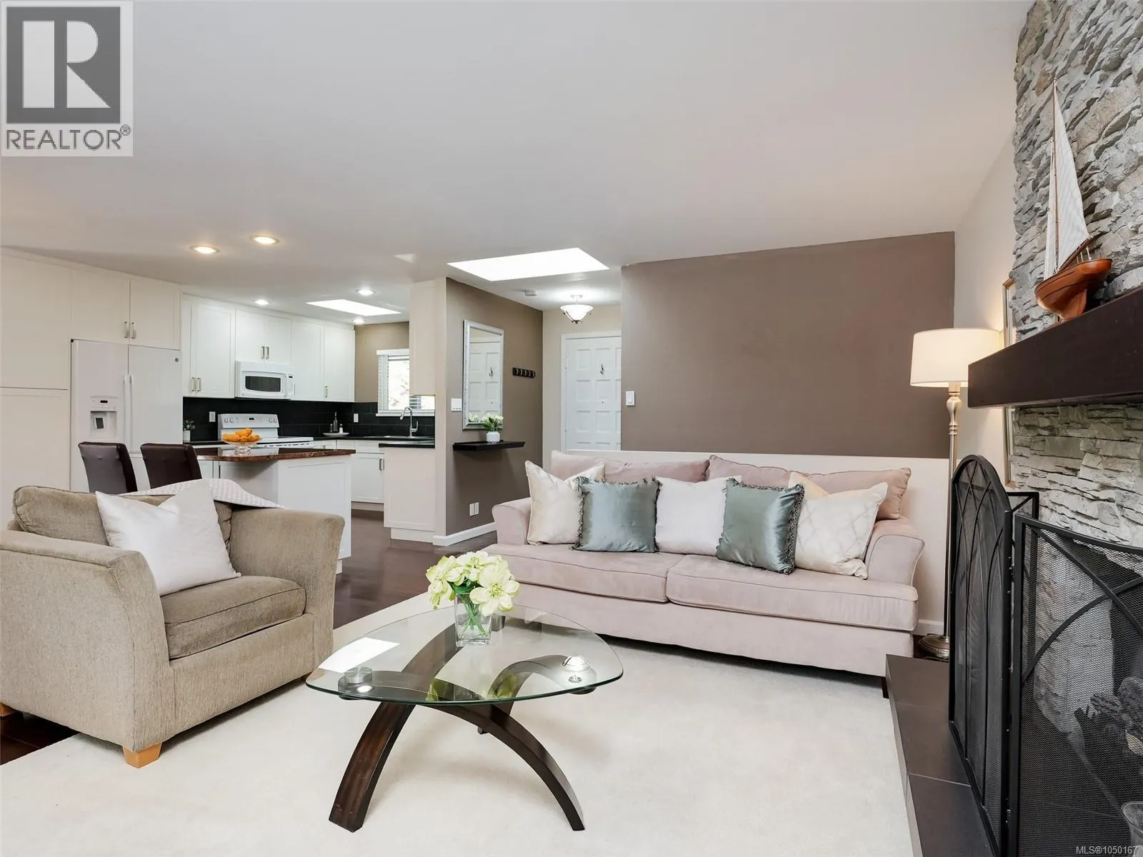 4290 Eastridge Cres