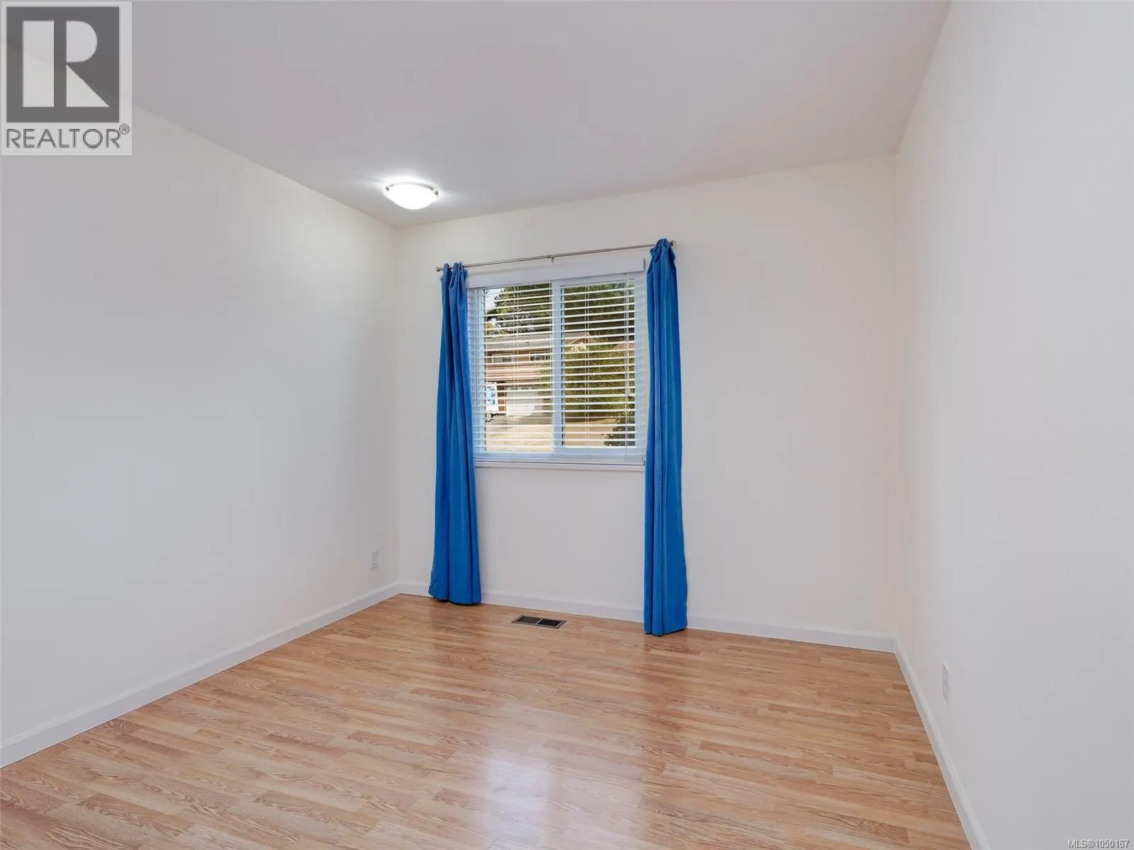 4290 Eastridge Cres