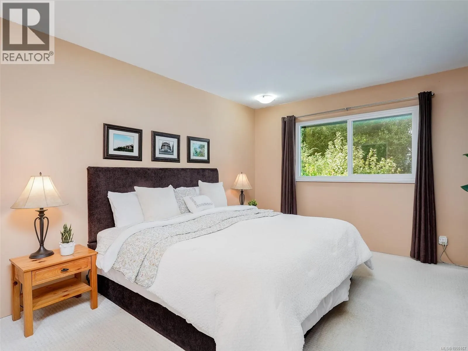4290 Eastridge Cres