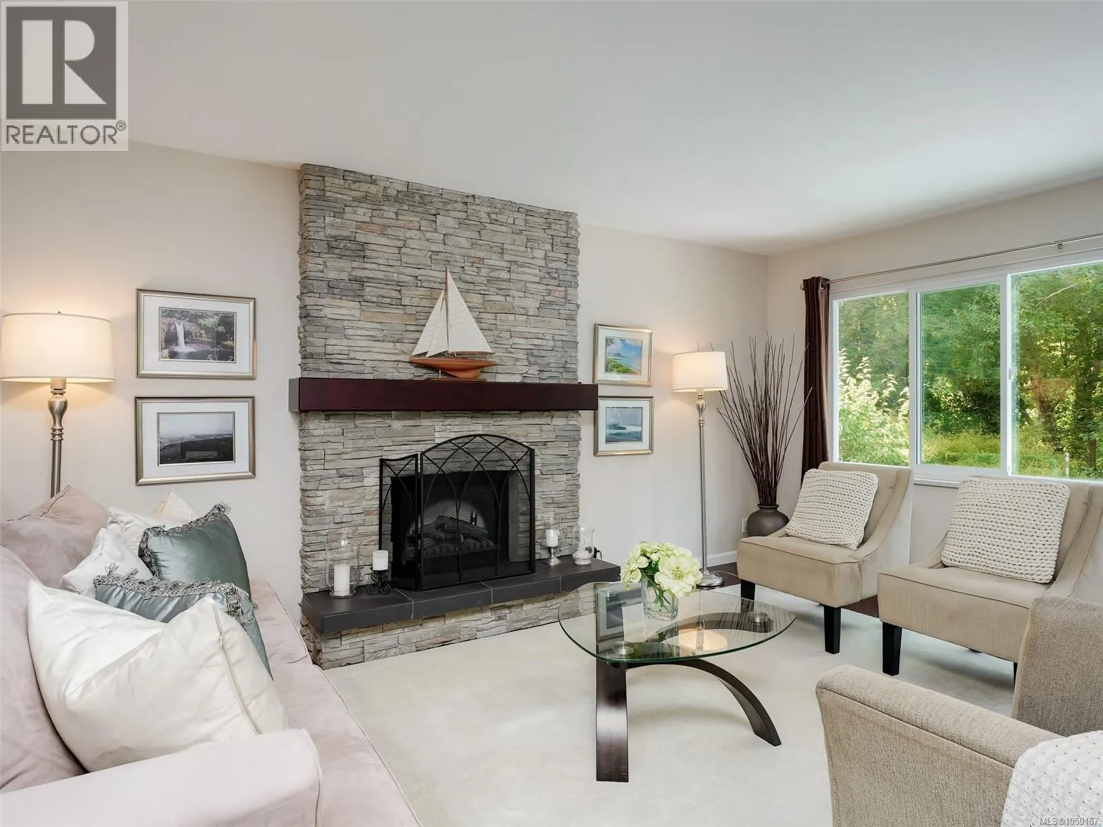 4290 Eastridge Cres