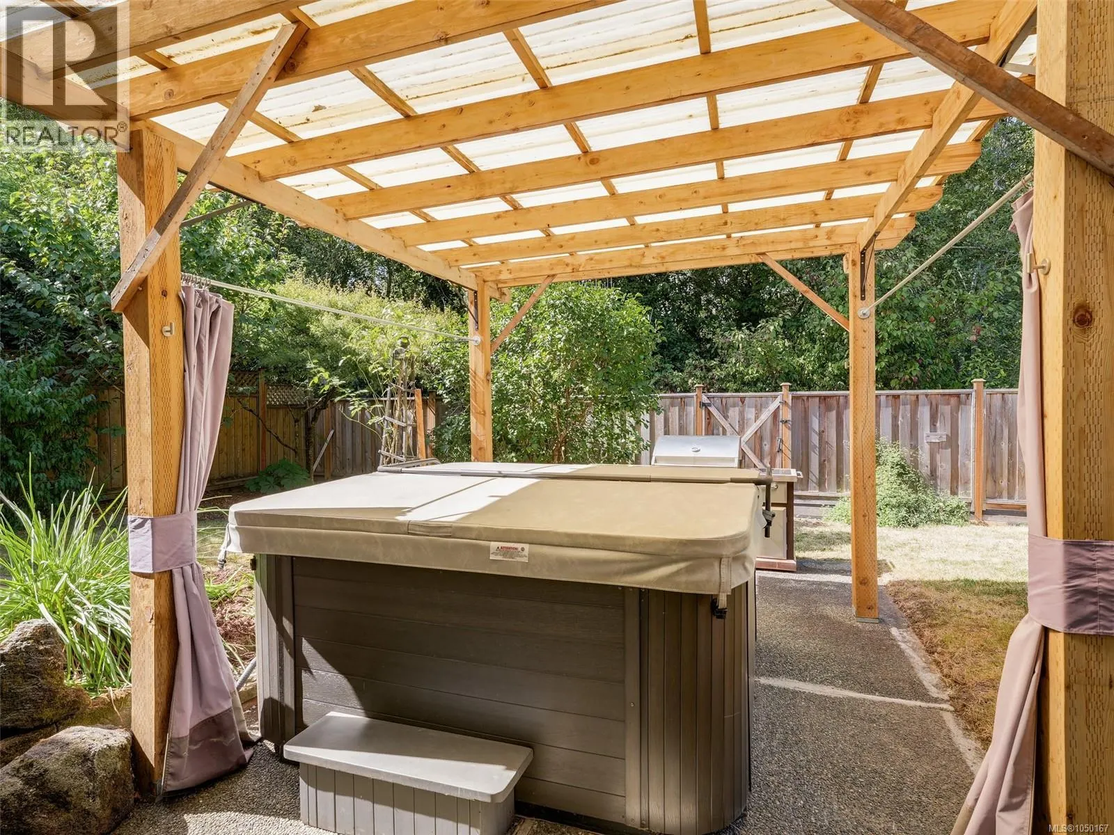 4290 Eastridge Cres