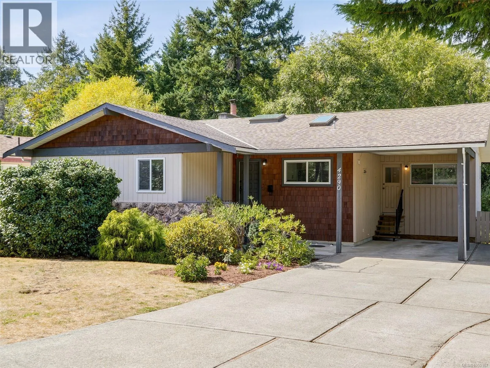 4290 Eastridge Cres