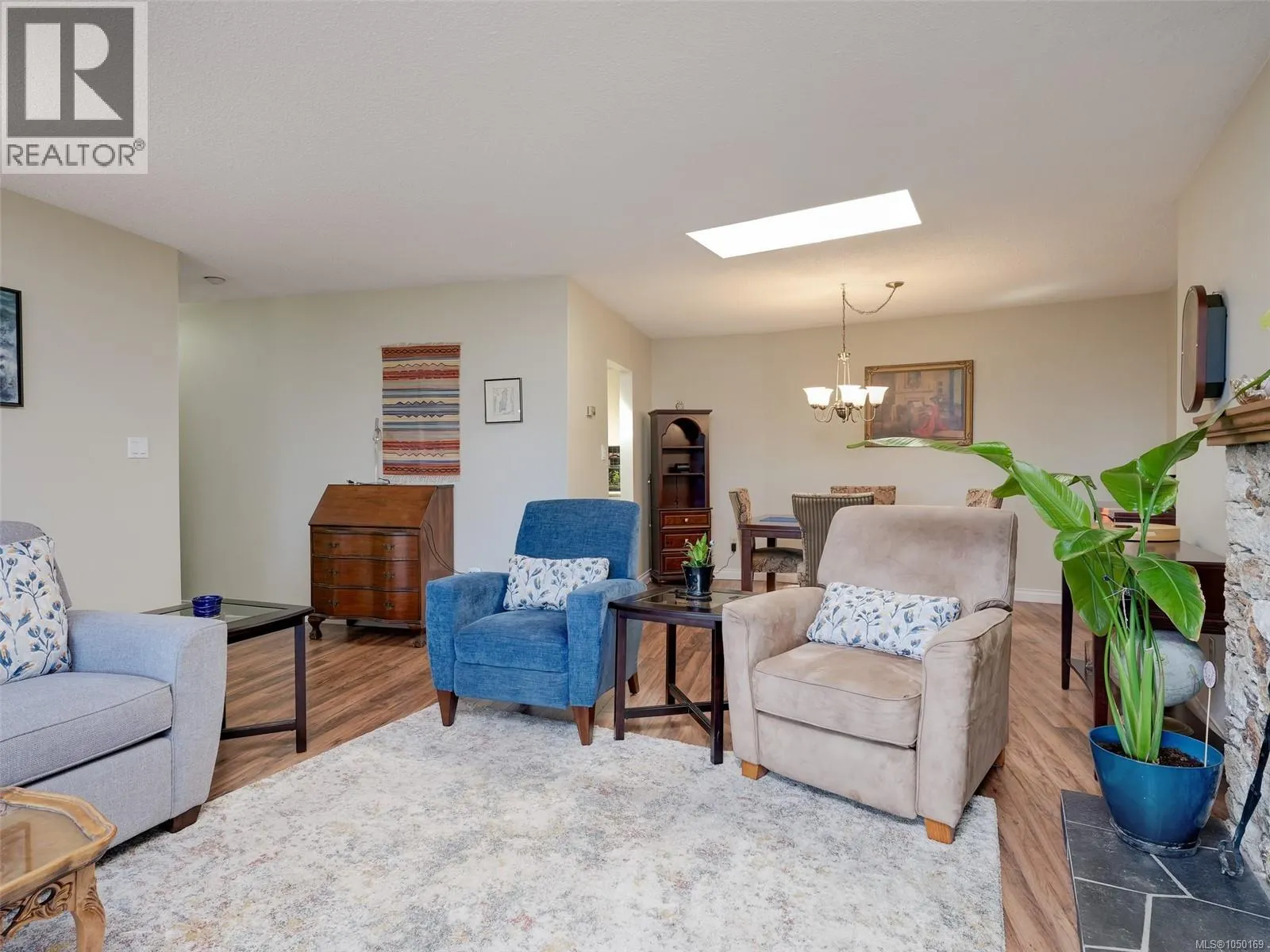 312 3962 Cedar Hill Rd