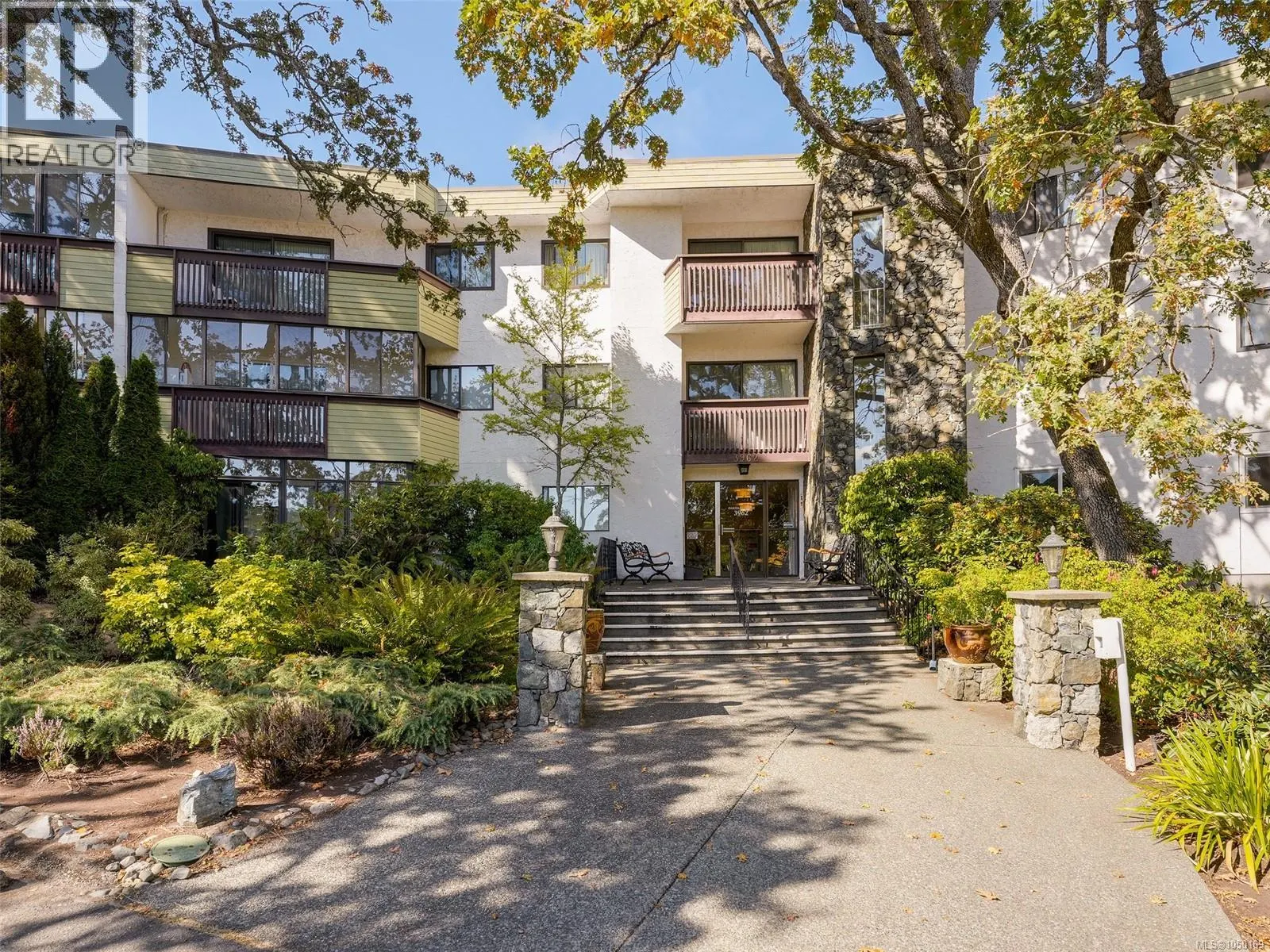 312 3962 Cedar Hill Rd