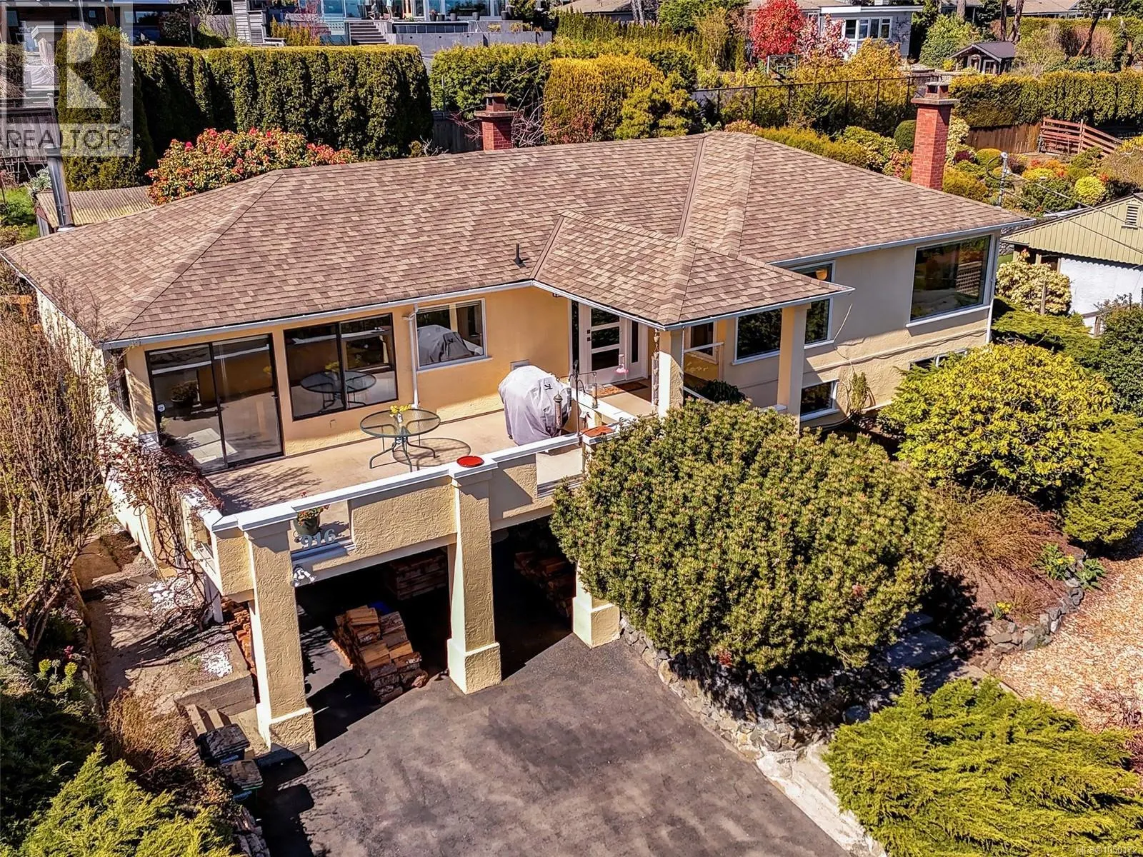 916 Claremont Ave