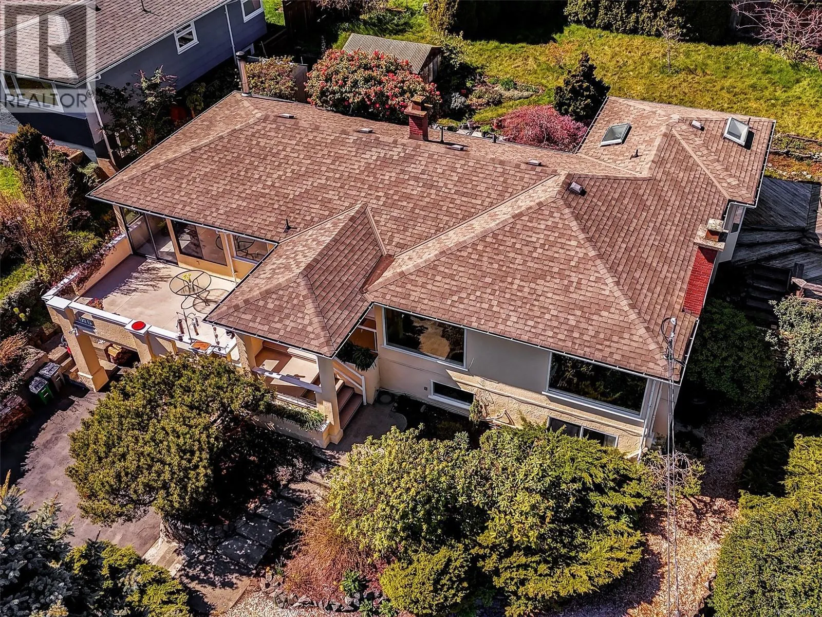 916 Claremont Ave