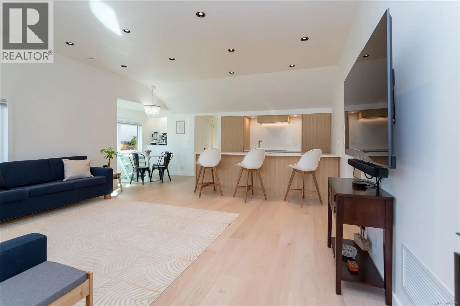 9646 Fifth St