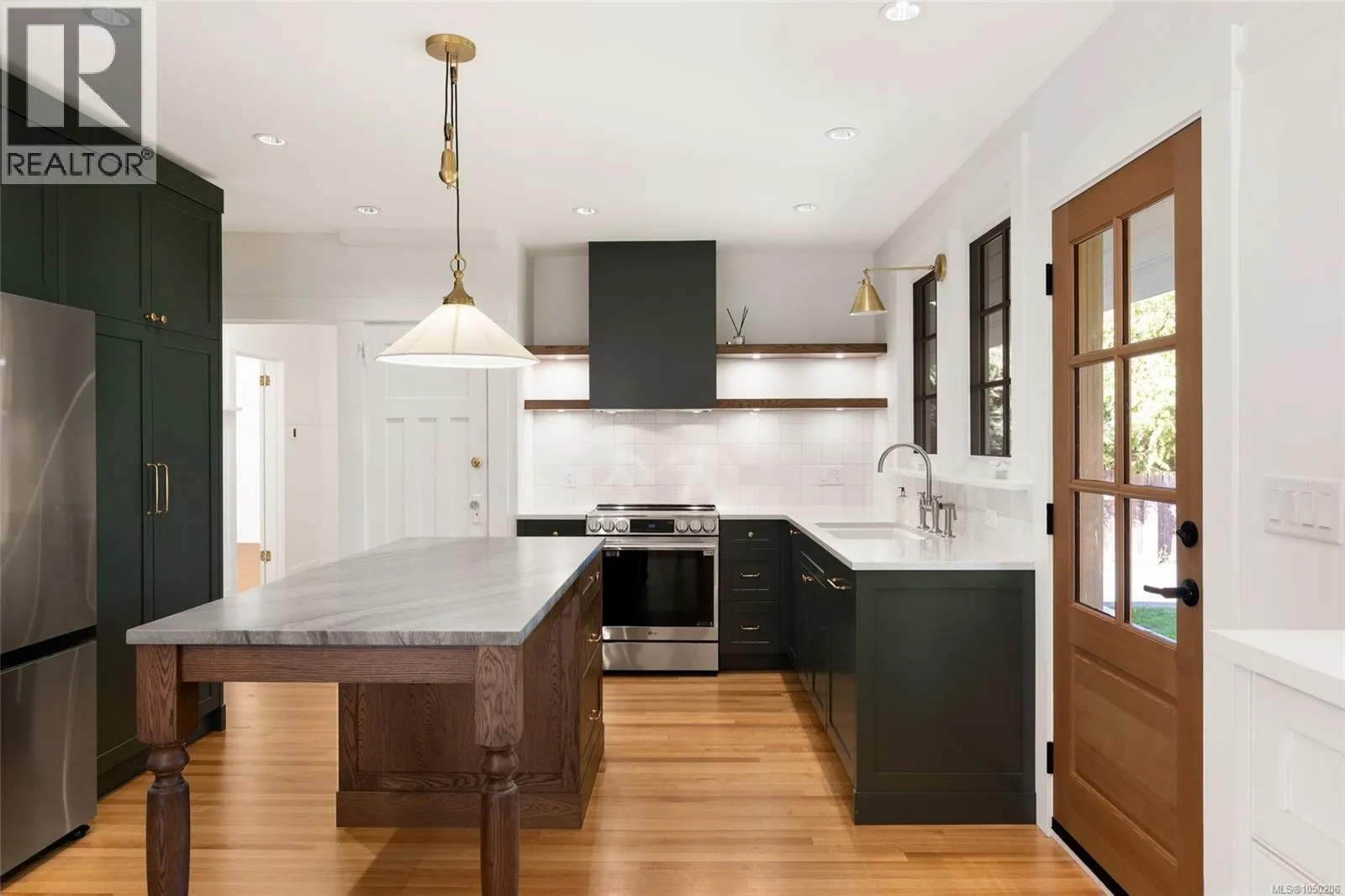 1027 Deal St
