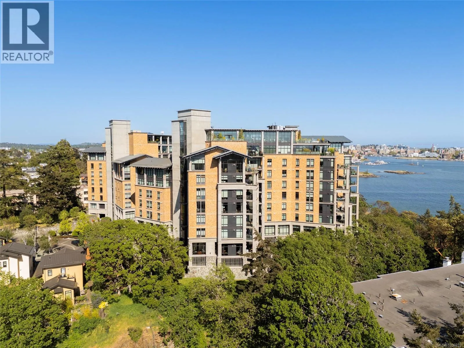106 847 Dunsmuir Rd