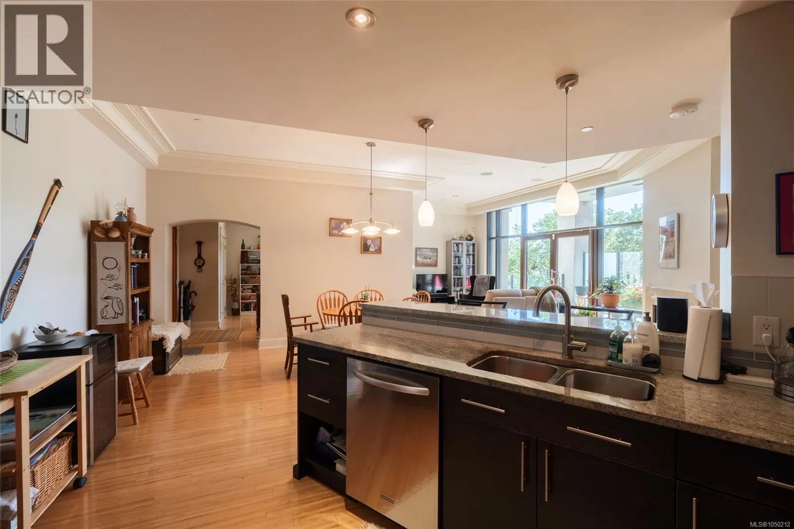 106 847 Dunsmuir Rd