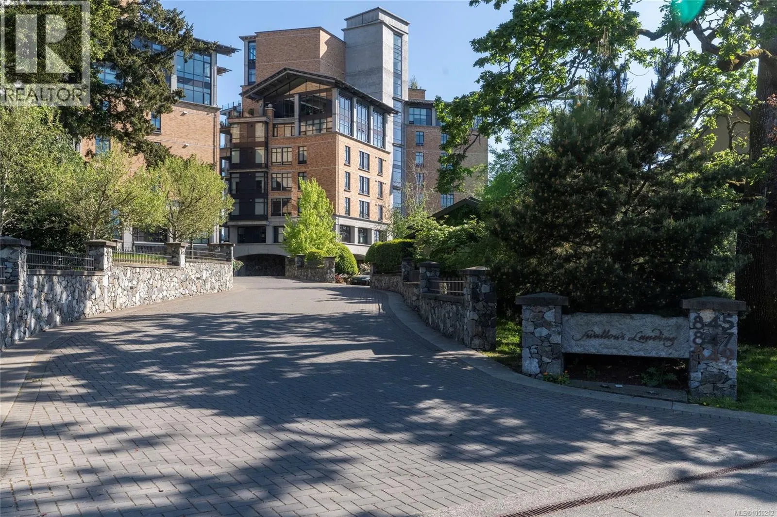106 847 Dunsmuir Rd
