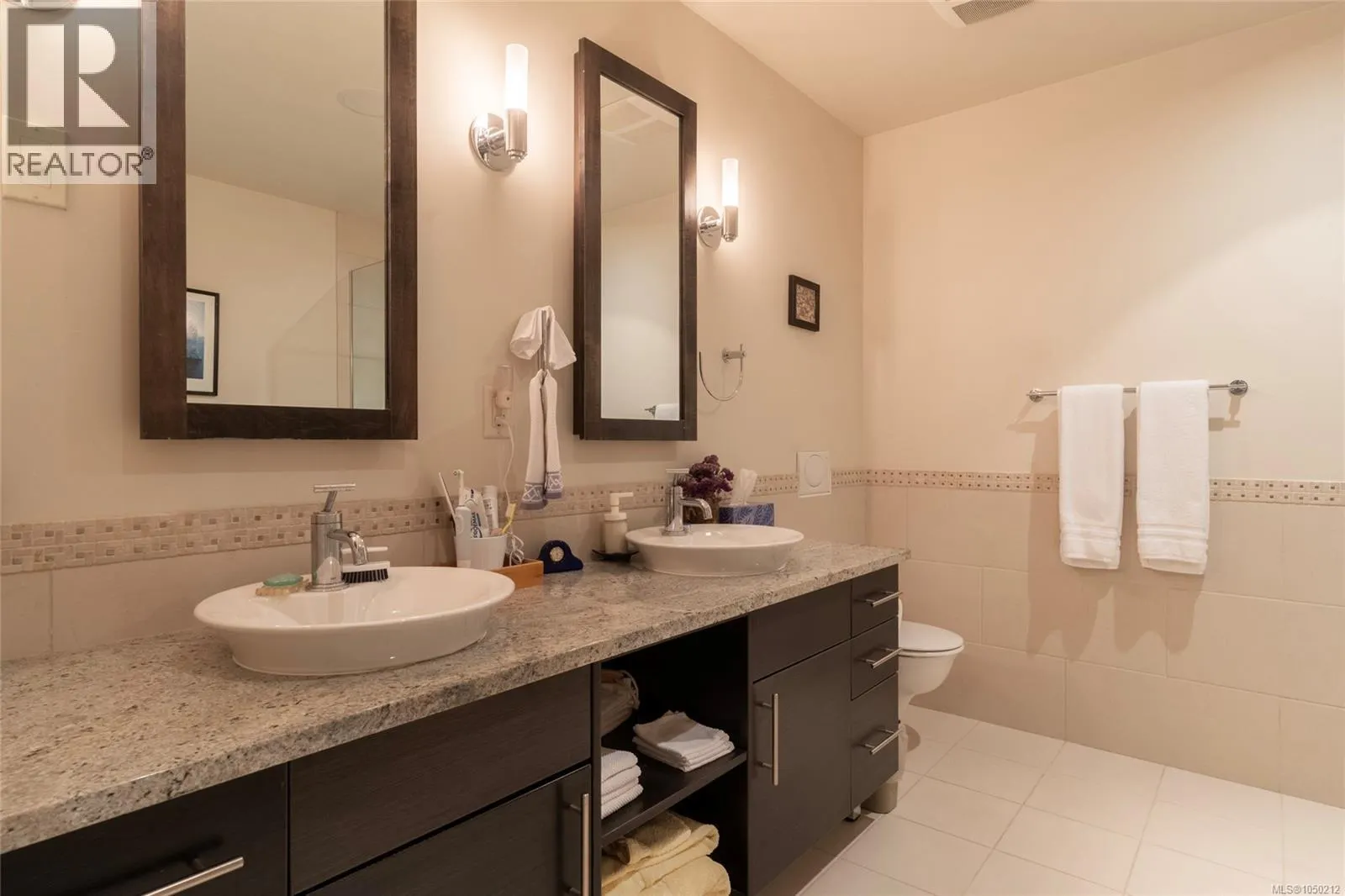 106 847 Dunsmuir Rd