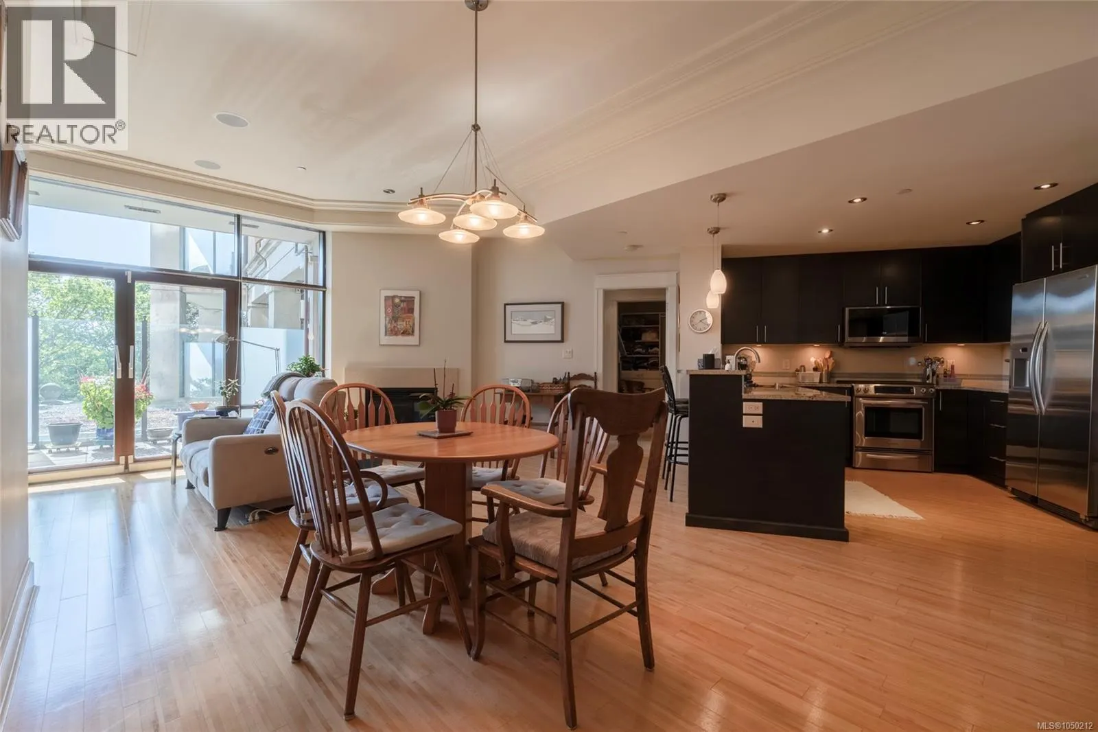 106 847 Dunsmuir Rd
