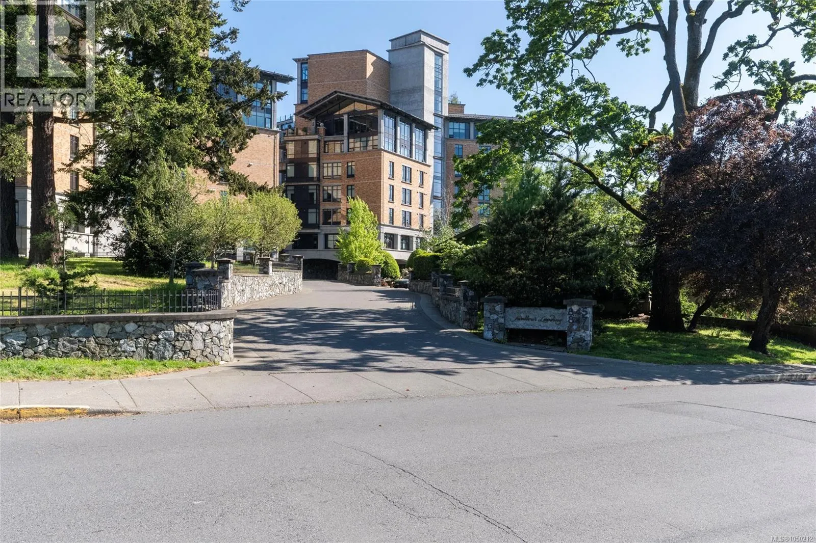106 847 Dunsmuir Rd