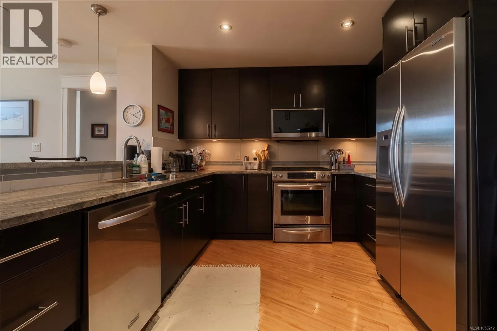 106 847 Dunsmuir Rd