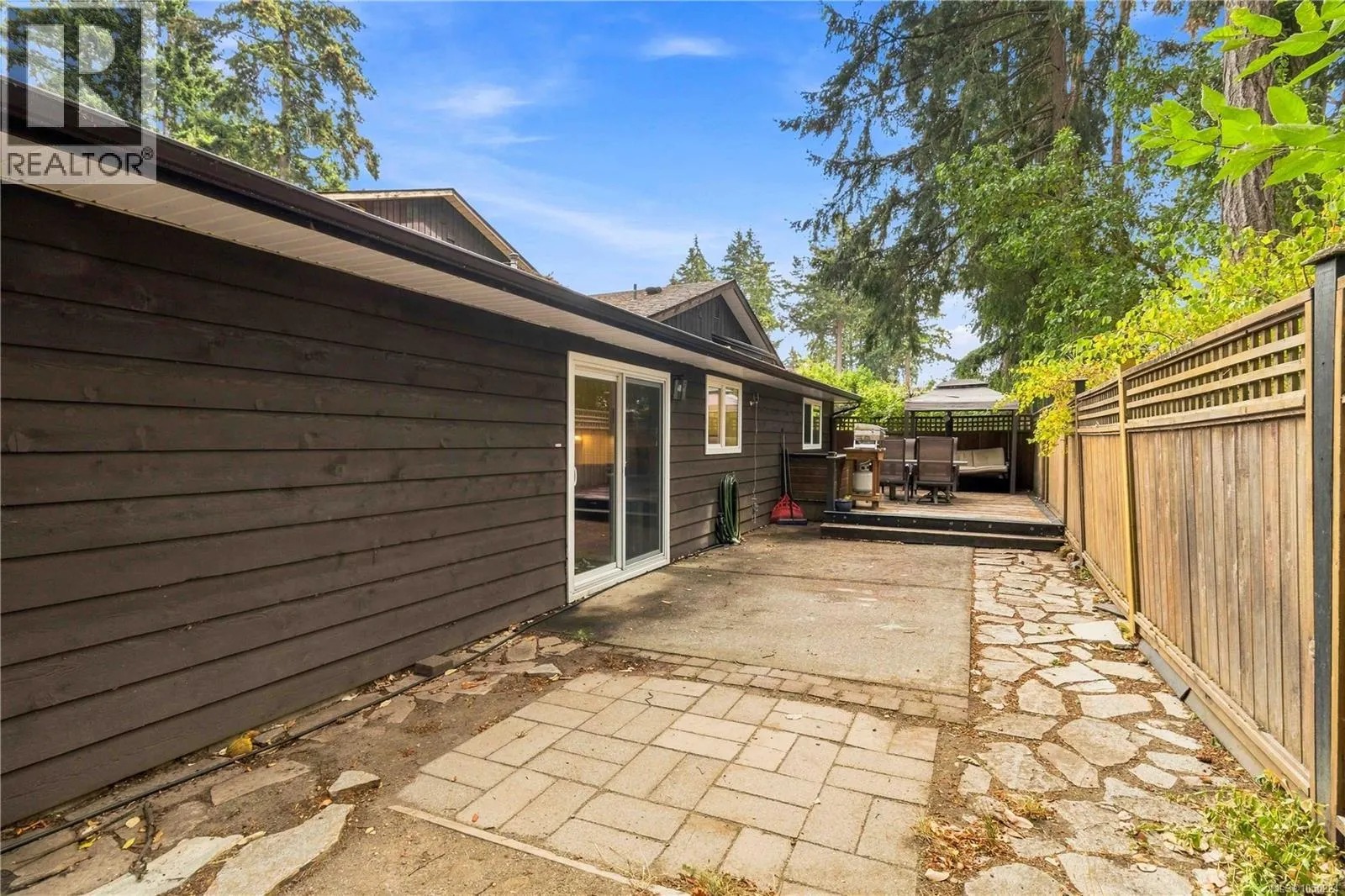 B 2319 Sooke Rd