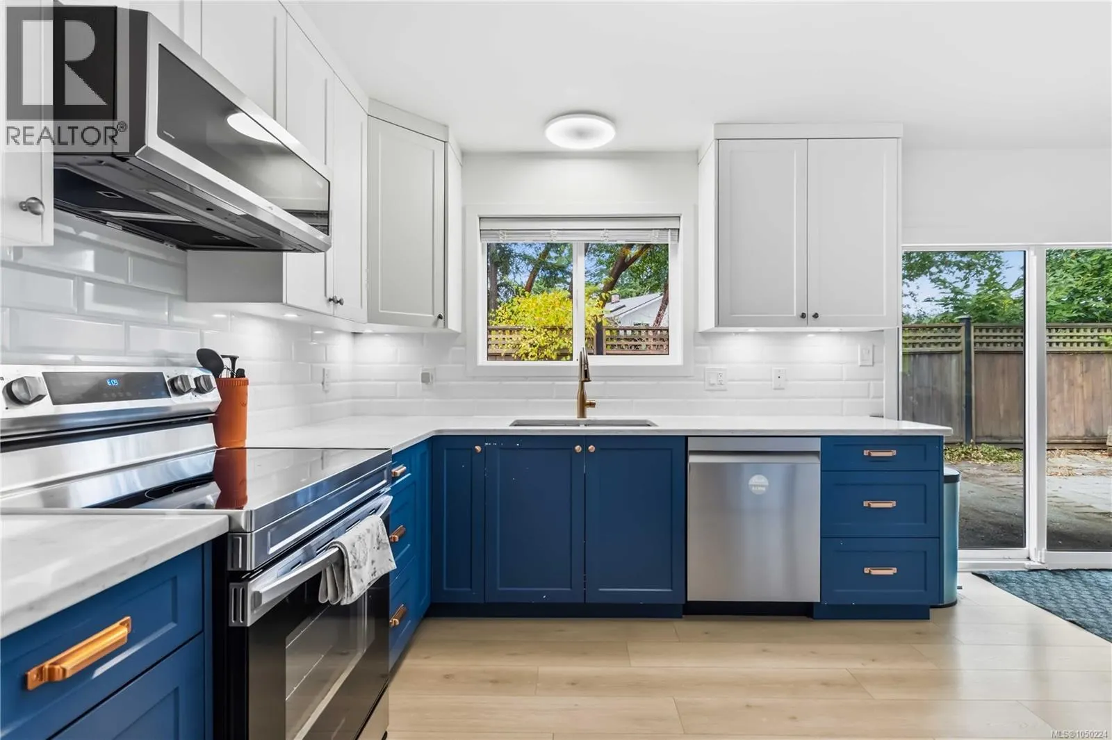 B 2319 Sooke Rd