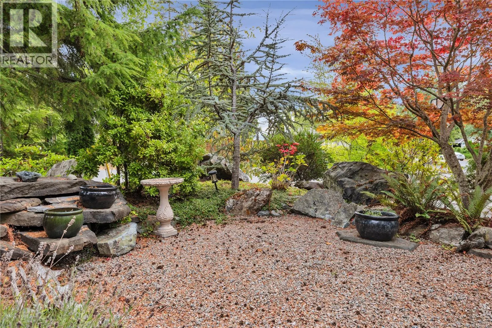 901 Savary Dr