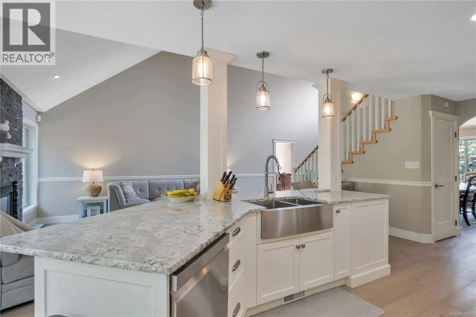 901 Savary Dr