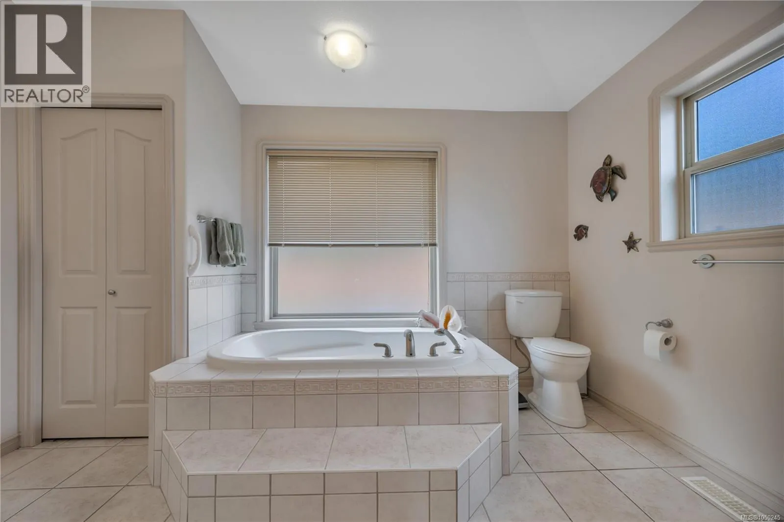 901 Savary Dr