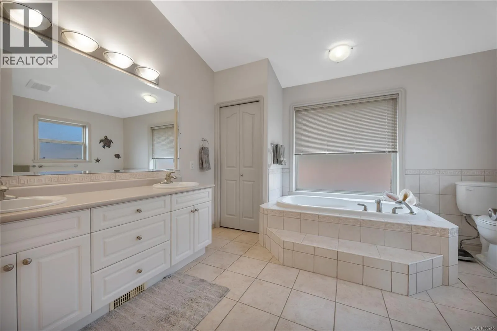 901 Savary Dr