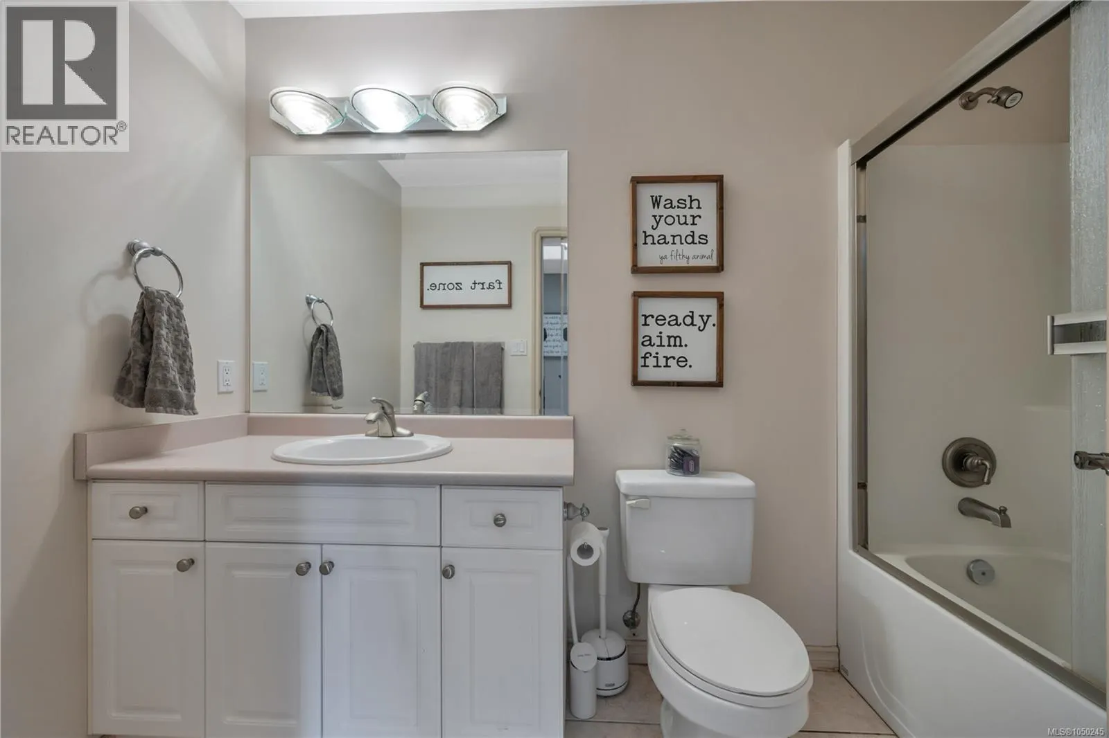 901 Savary Dr