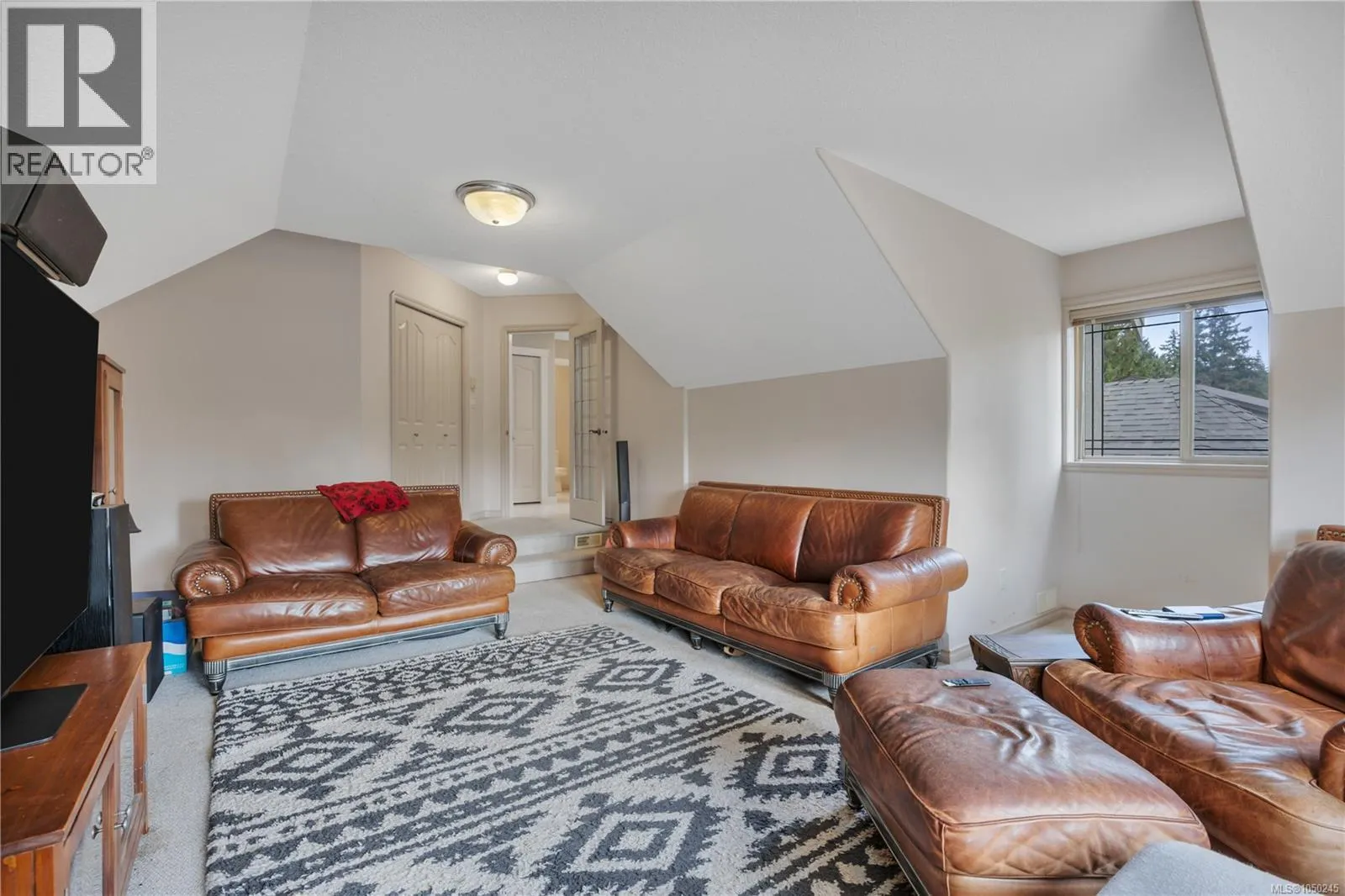 901 Savary Dr