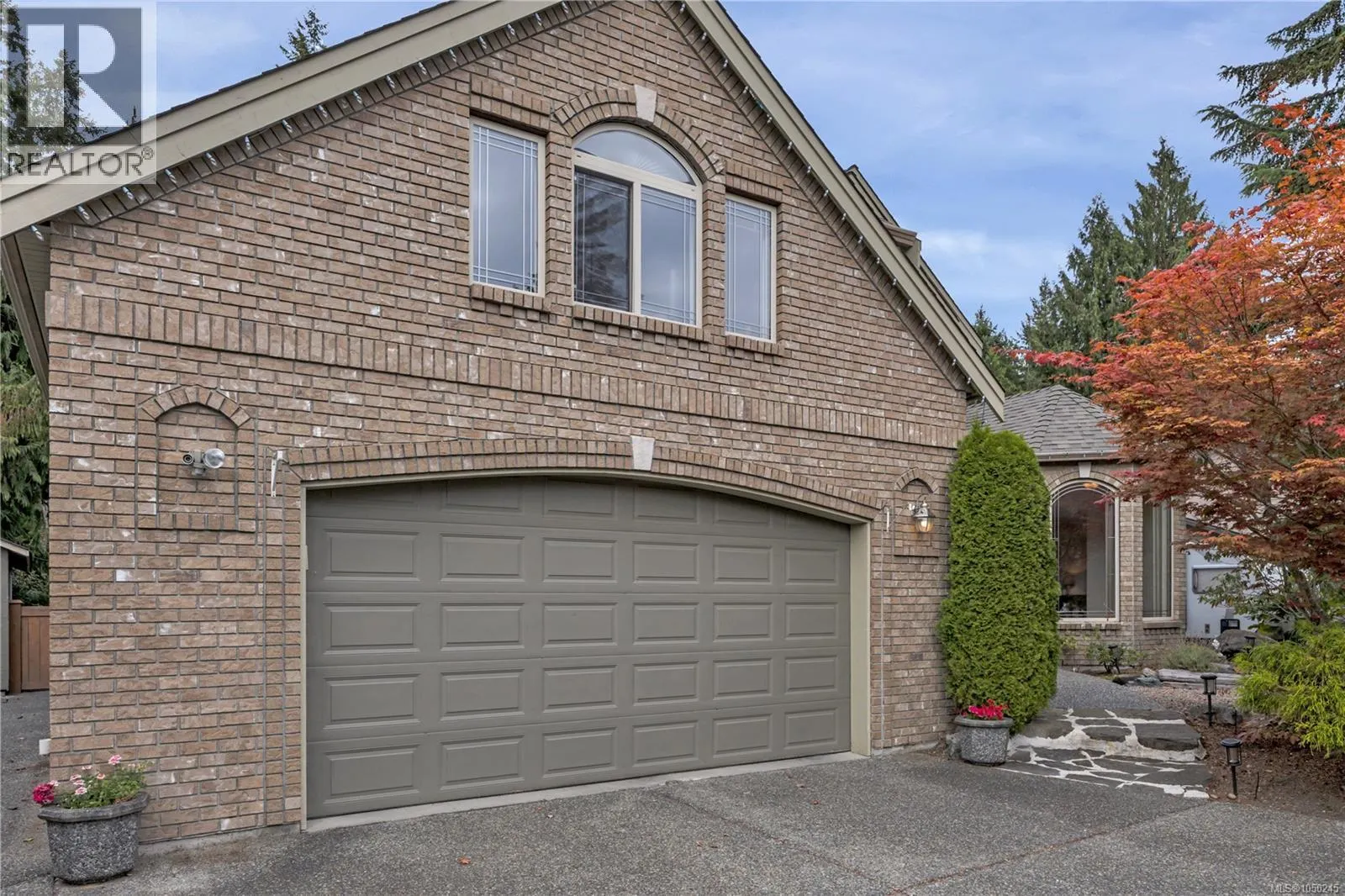 901 Savary Dr