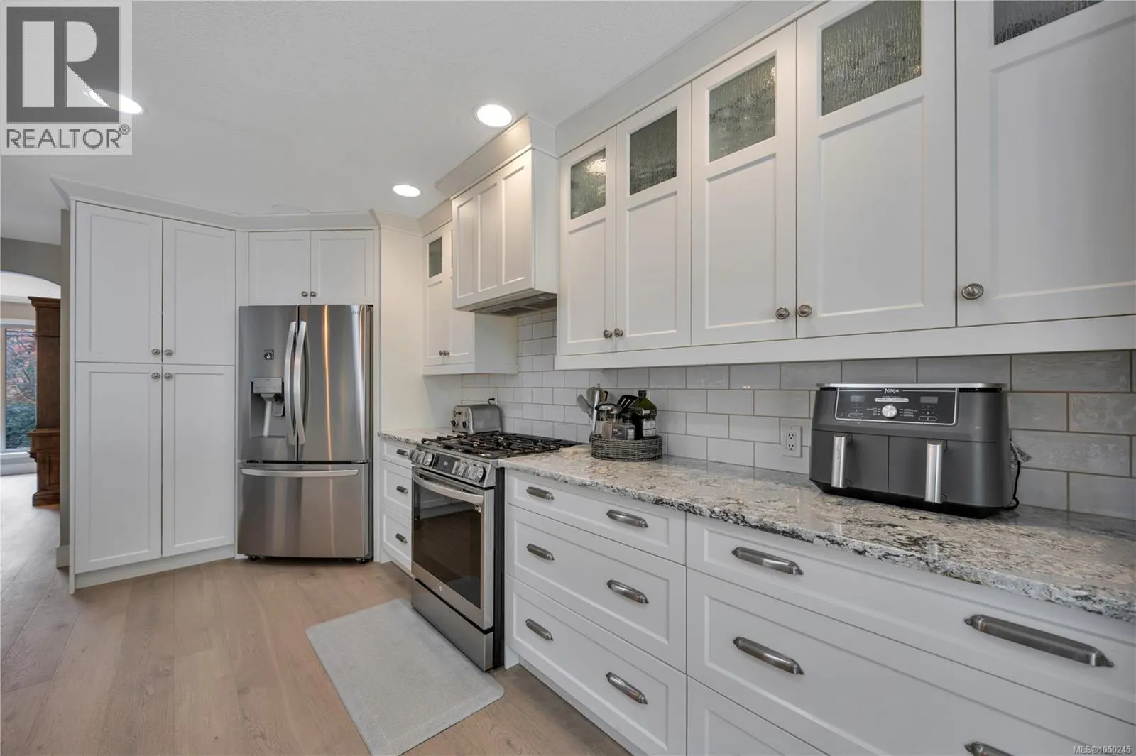 901 Savary Dr