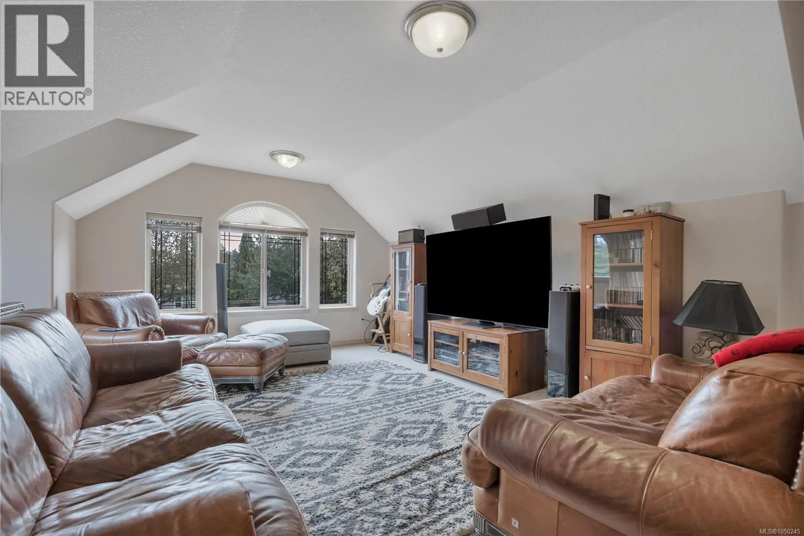 901 Savary Dr