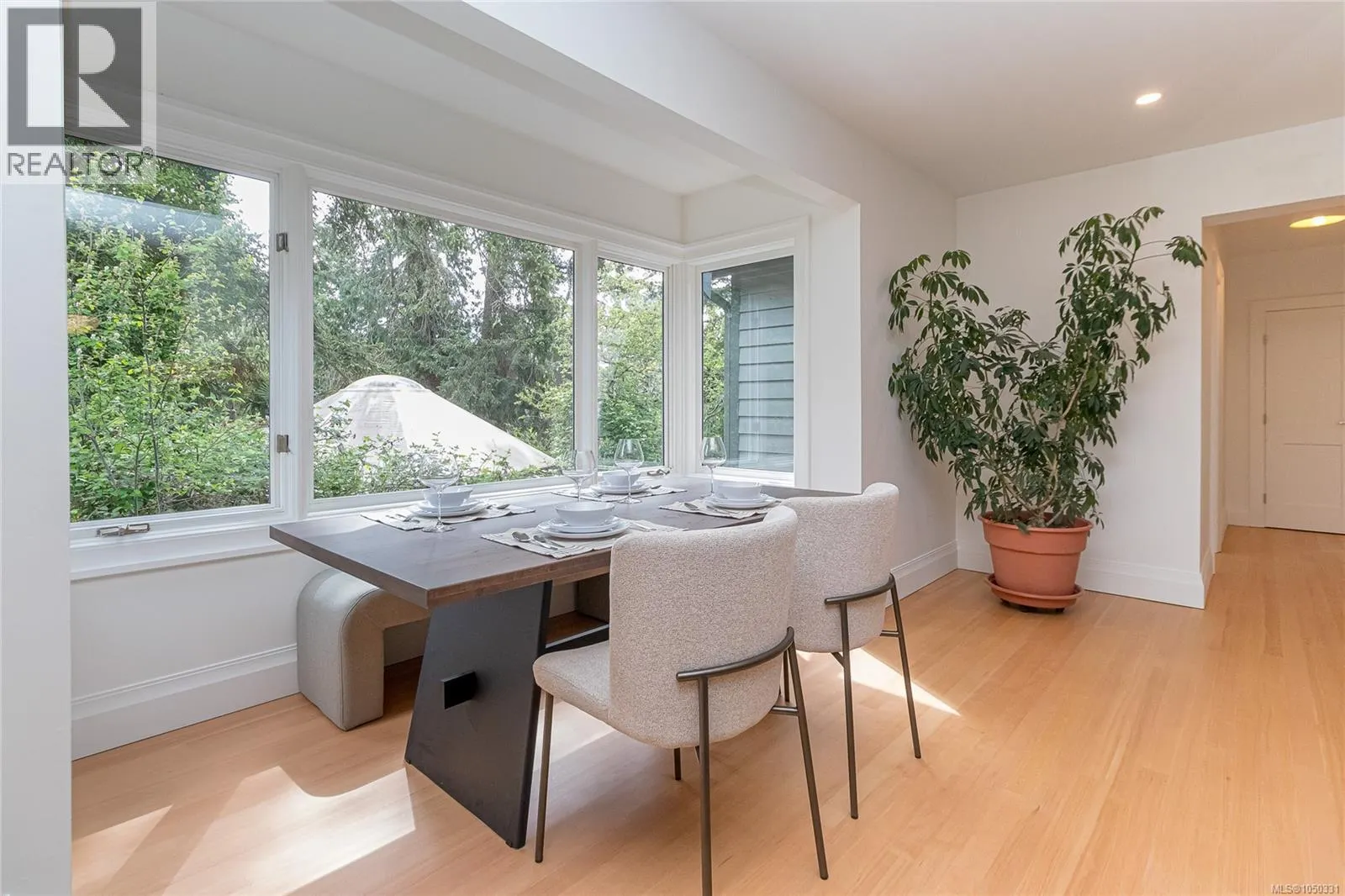 4906 Cordova Bay Rd