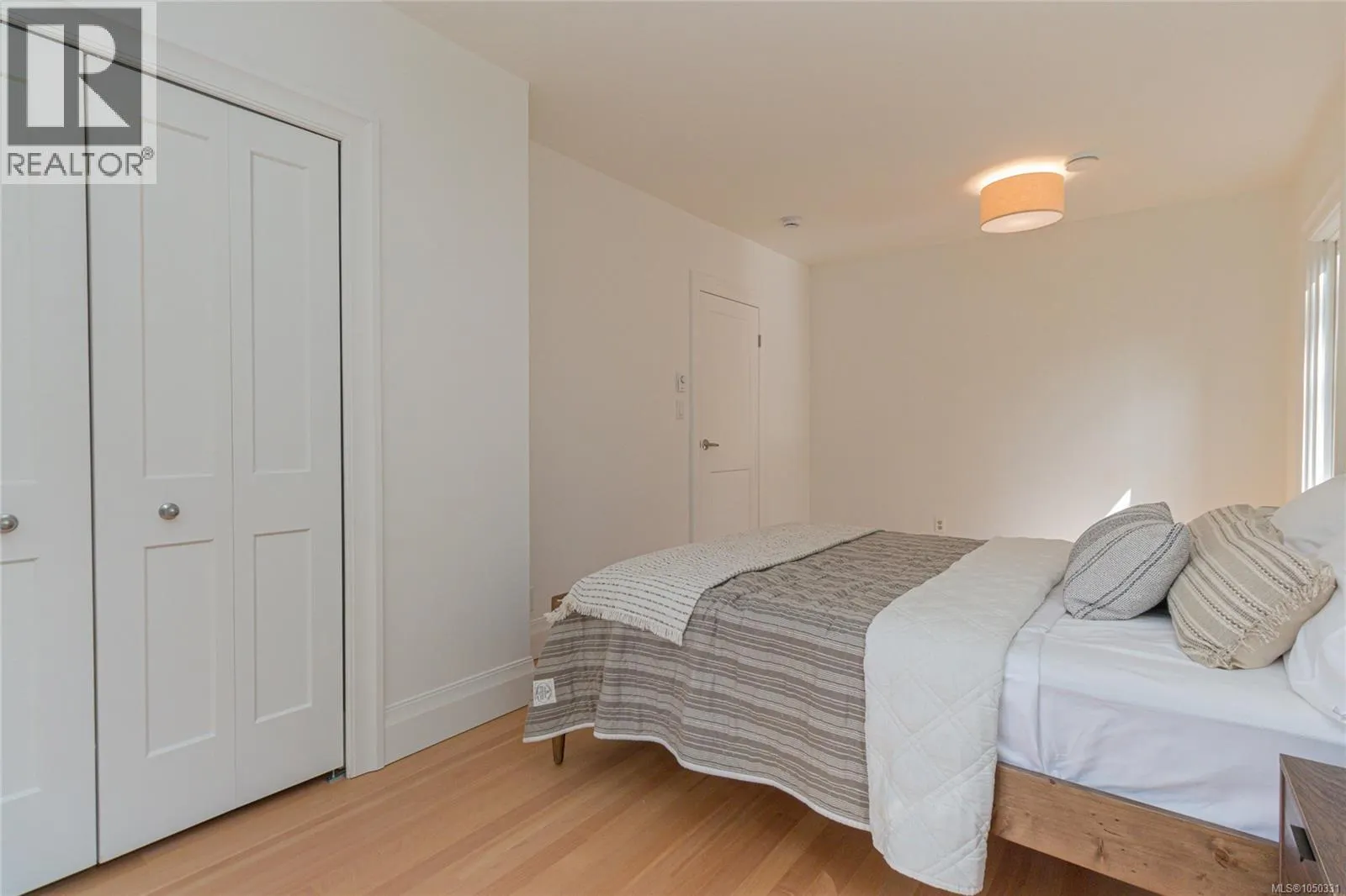 4906 Cordova Bay Rd