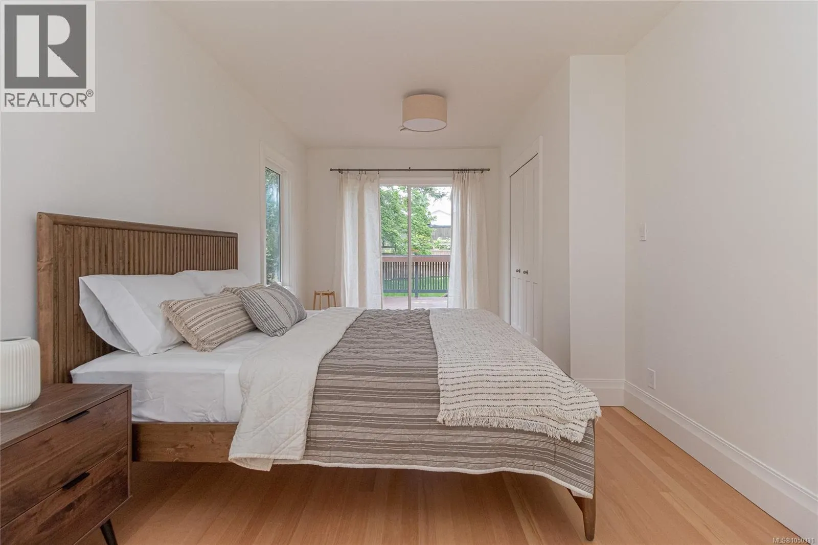 4906 Cordova Bay Rd