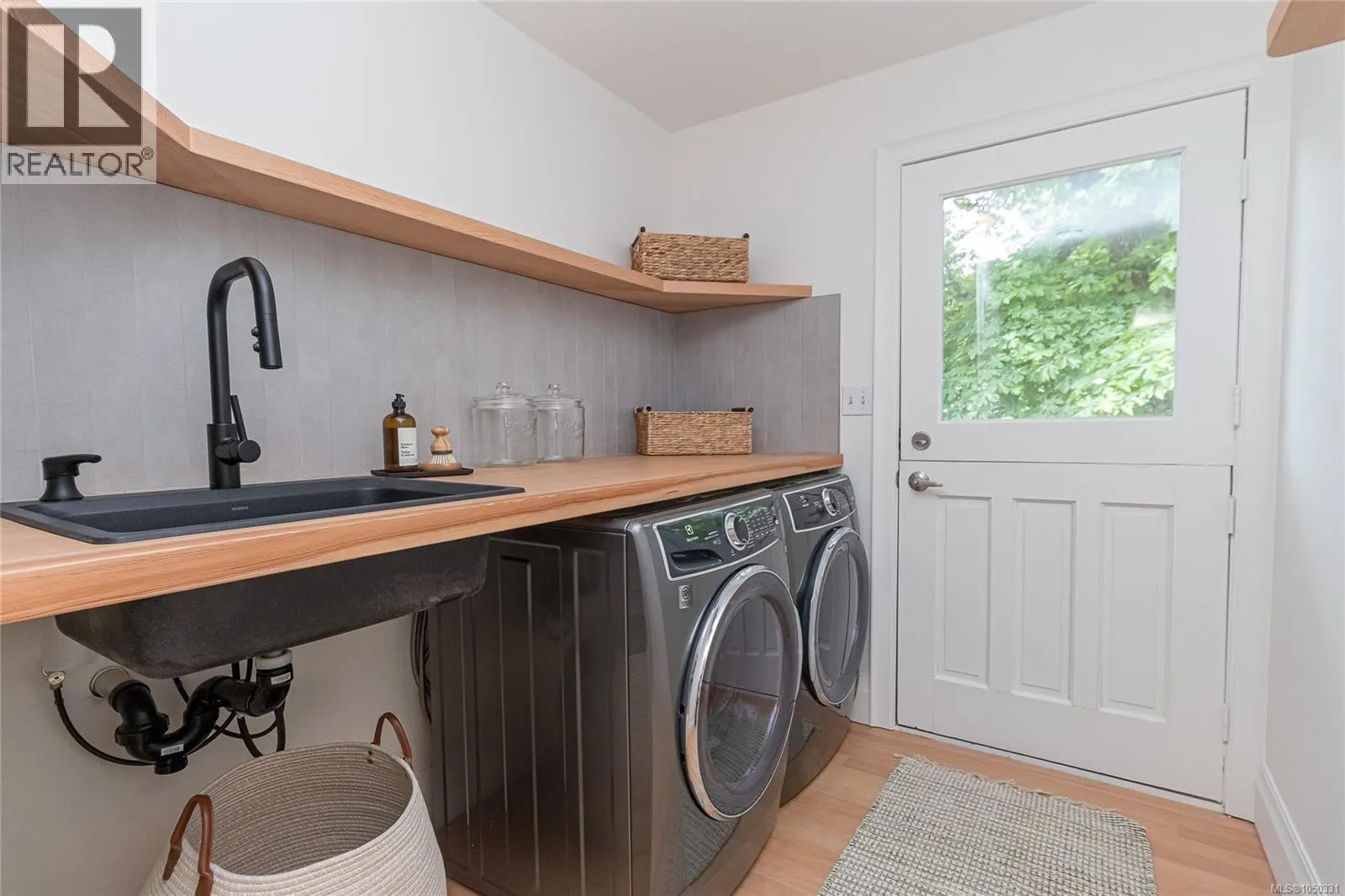 4906 Cordova Bay Rd