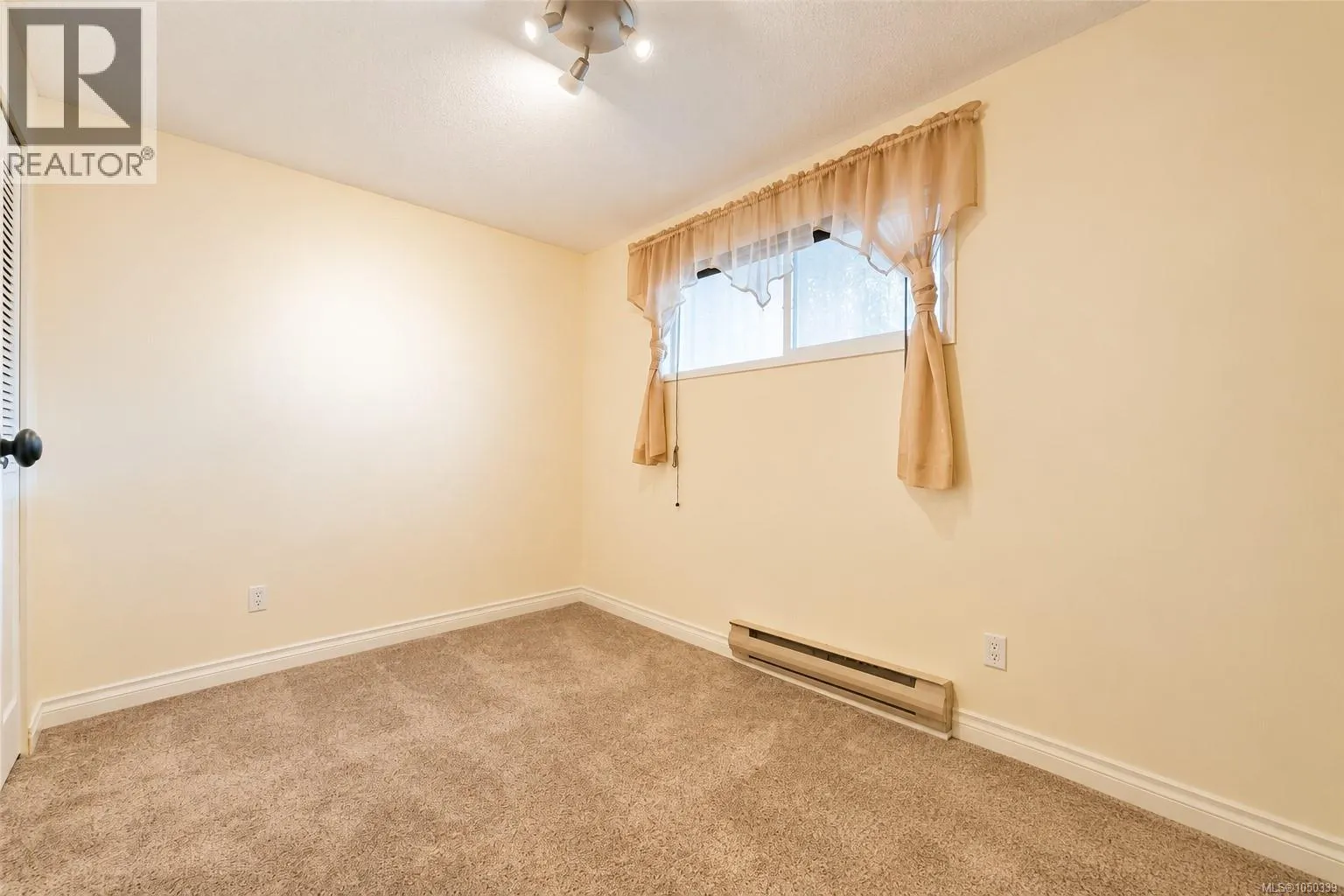 4 1225 Centre Rd