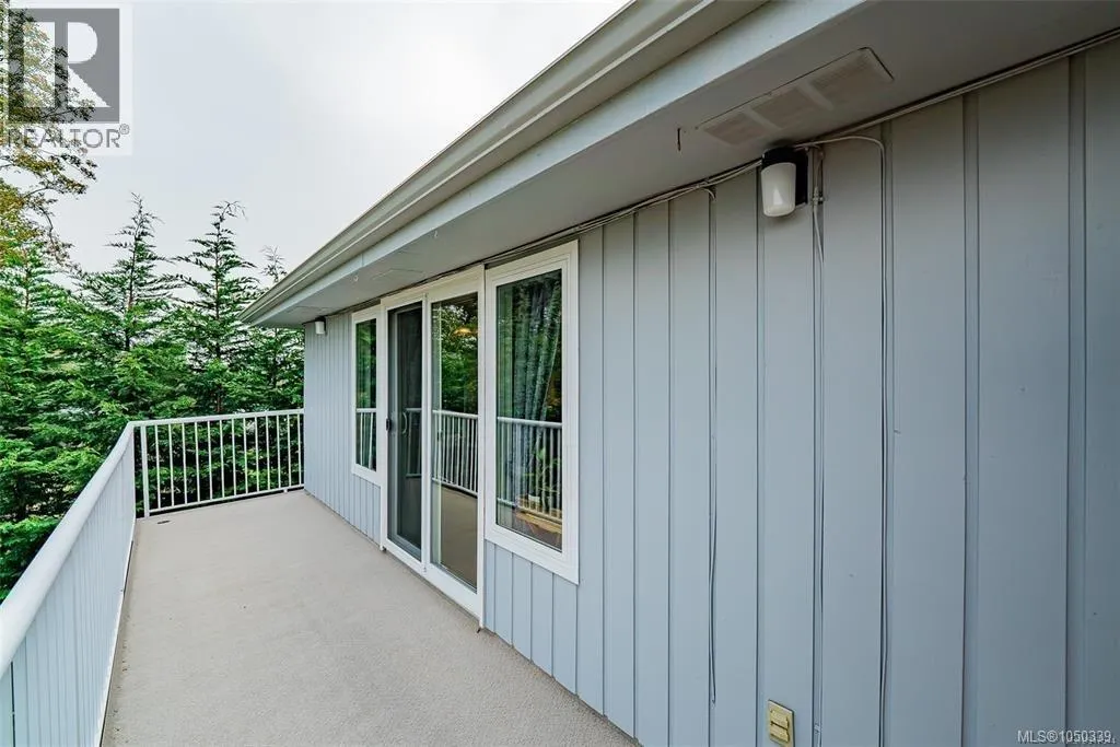 4 1225 Centre Rd