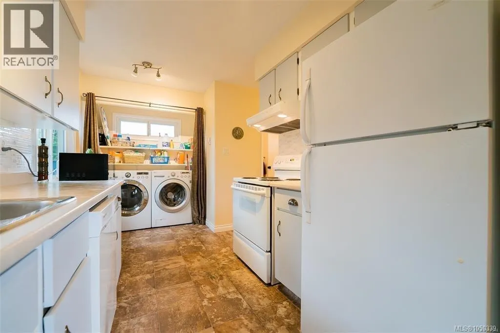 4 1225 Centre Rd