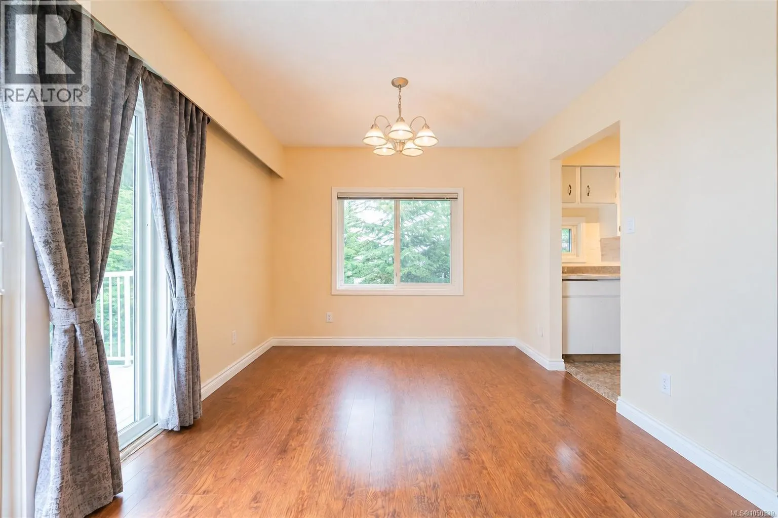 4 1225 Centre Rd