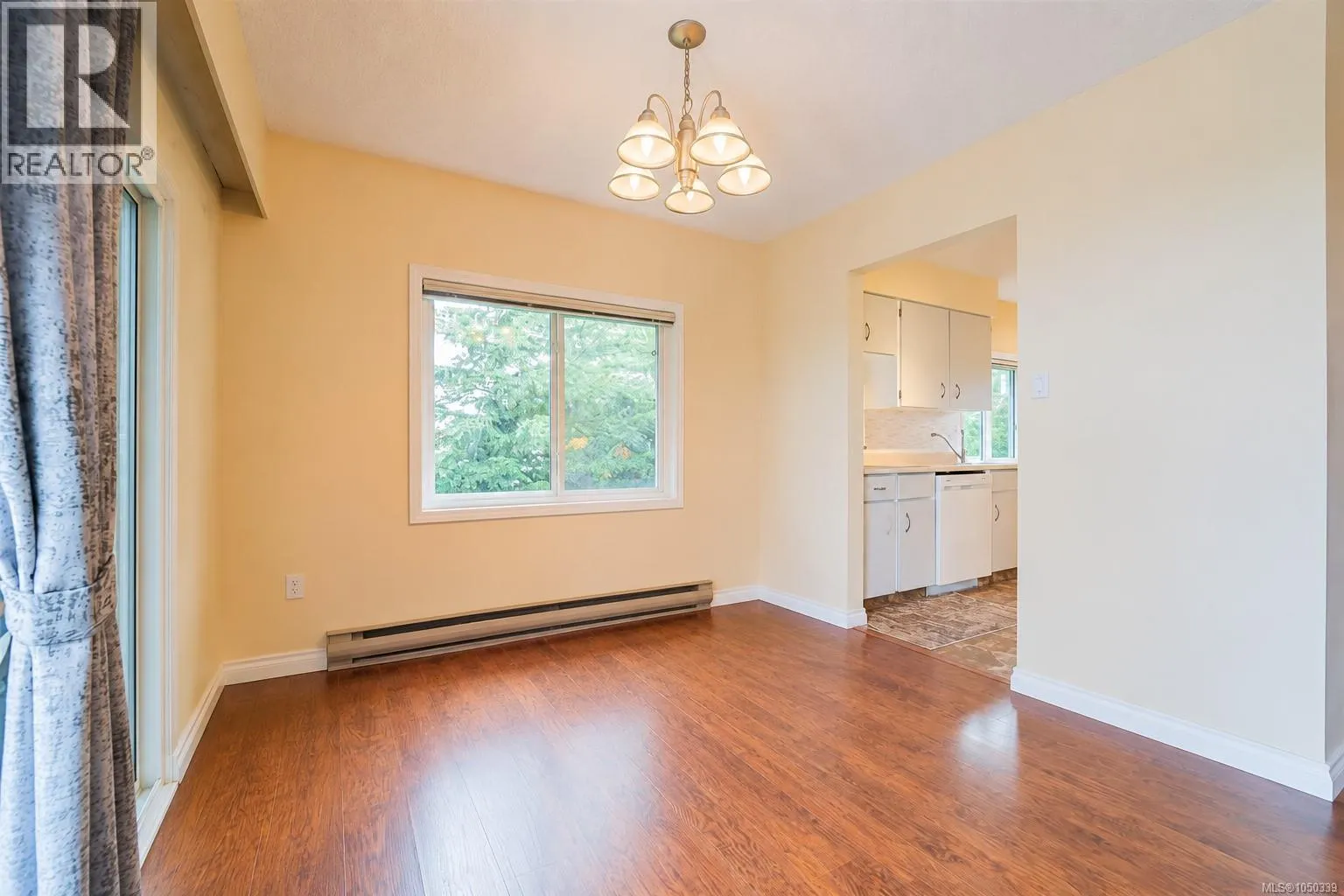4 1225 Centre Rd