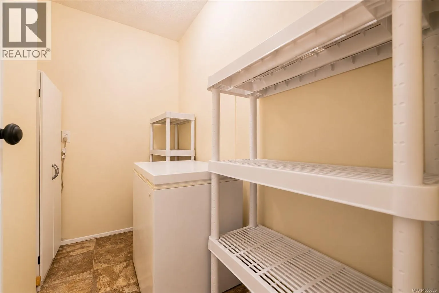 4 1225 Centre Rd