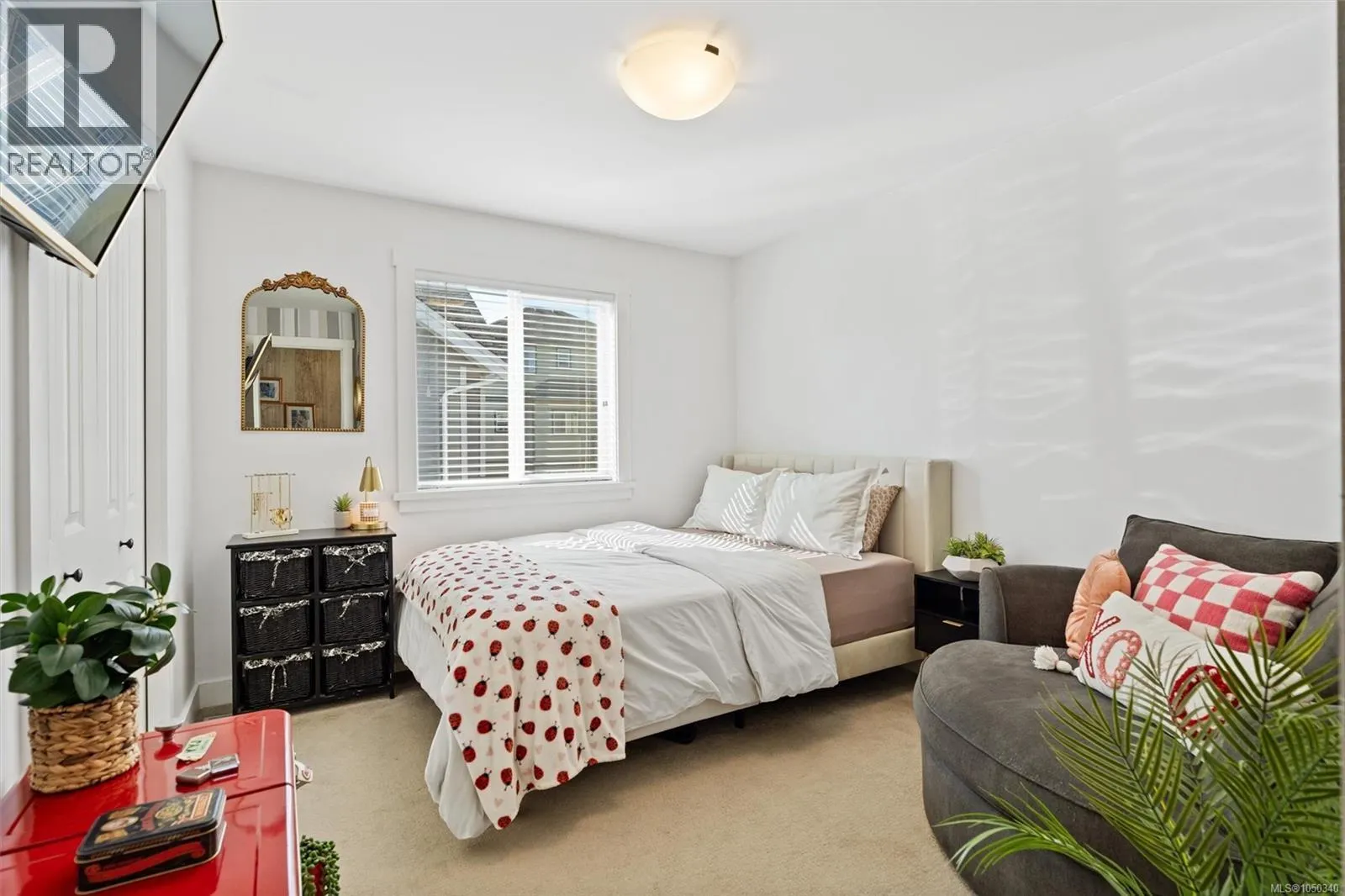 1221 Freshwater Cres