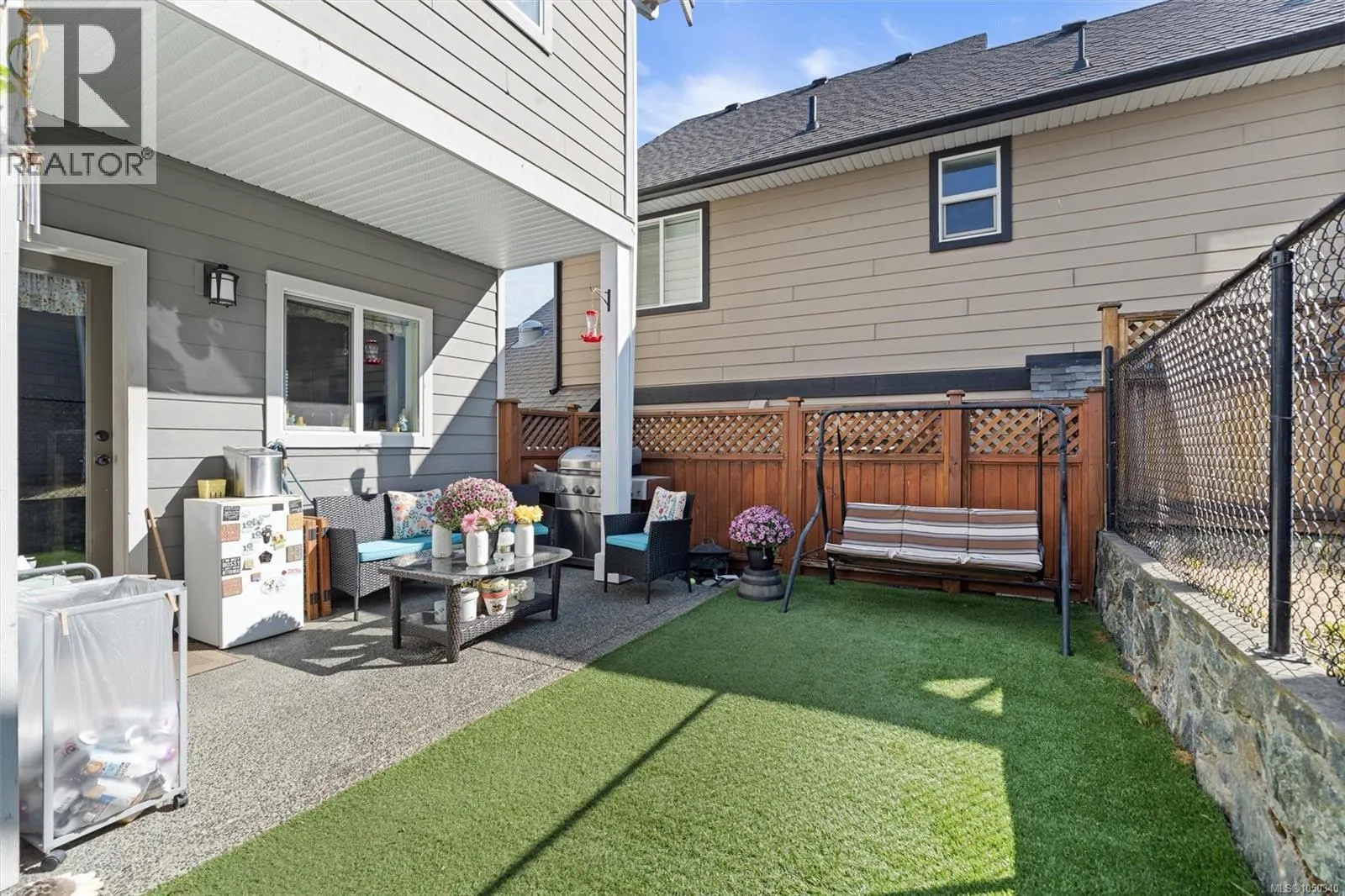 1221 Freshwater Cres