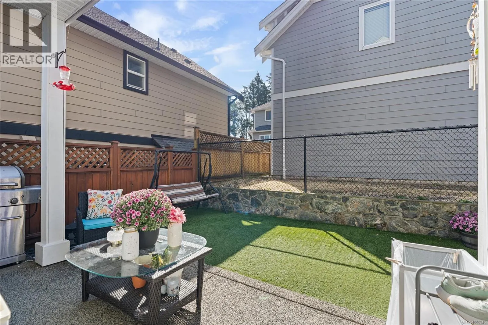 1221 Freshwater Cres