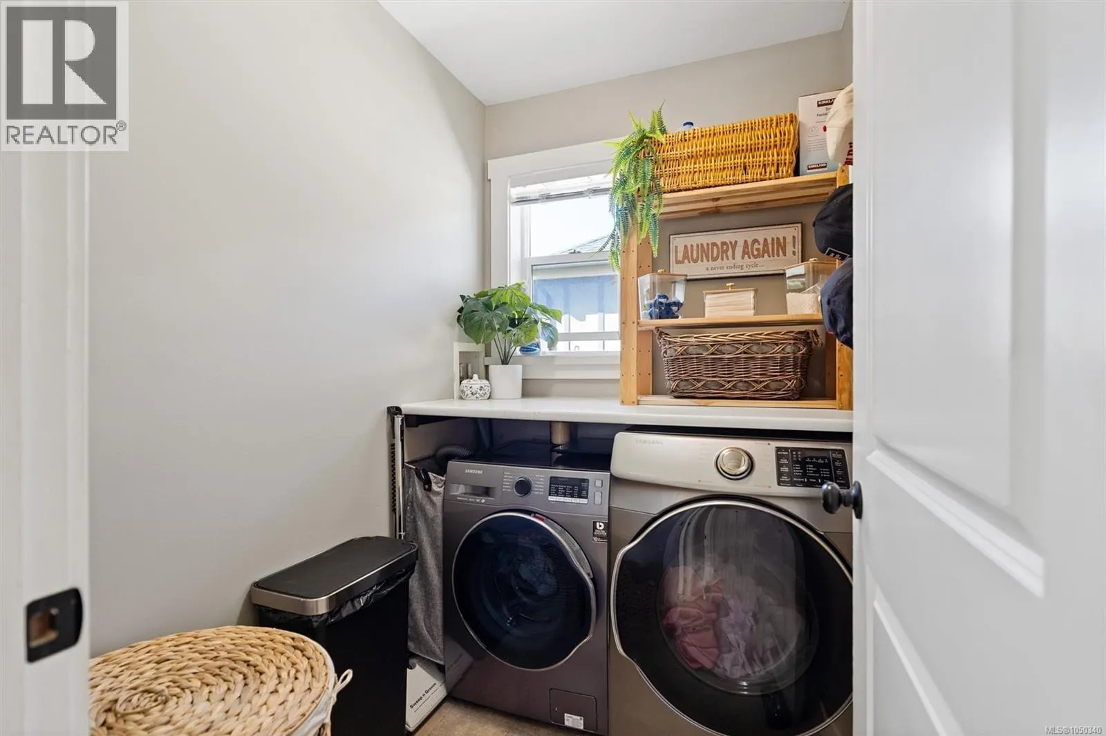 1221 Freshwater Cres