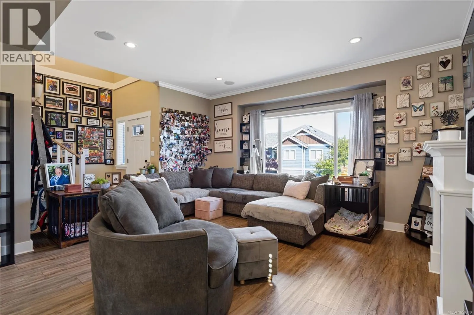 1221 Freshwater Cres
